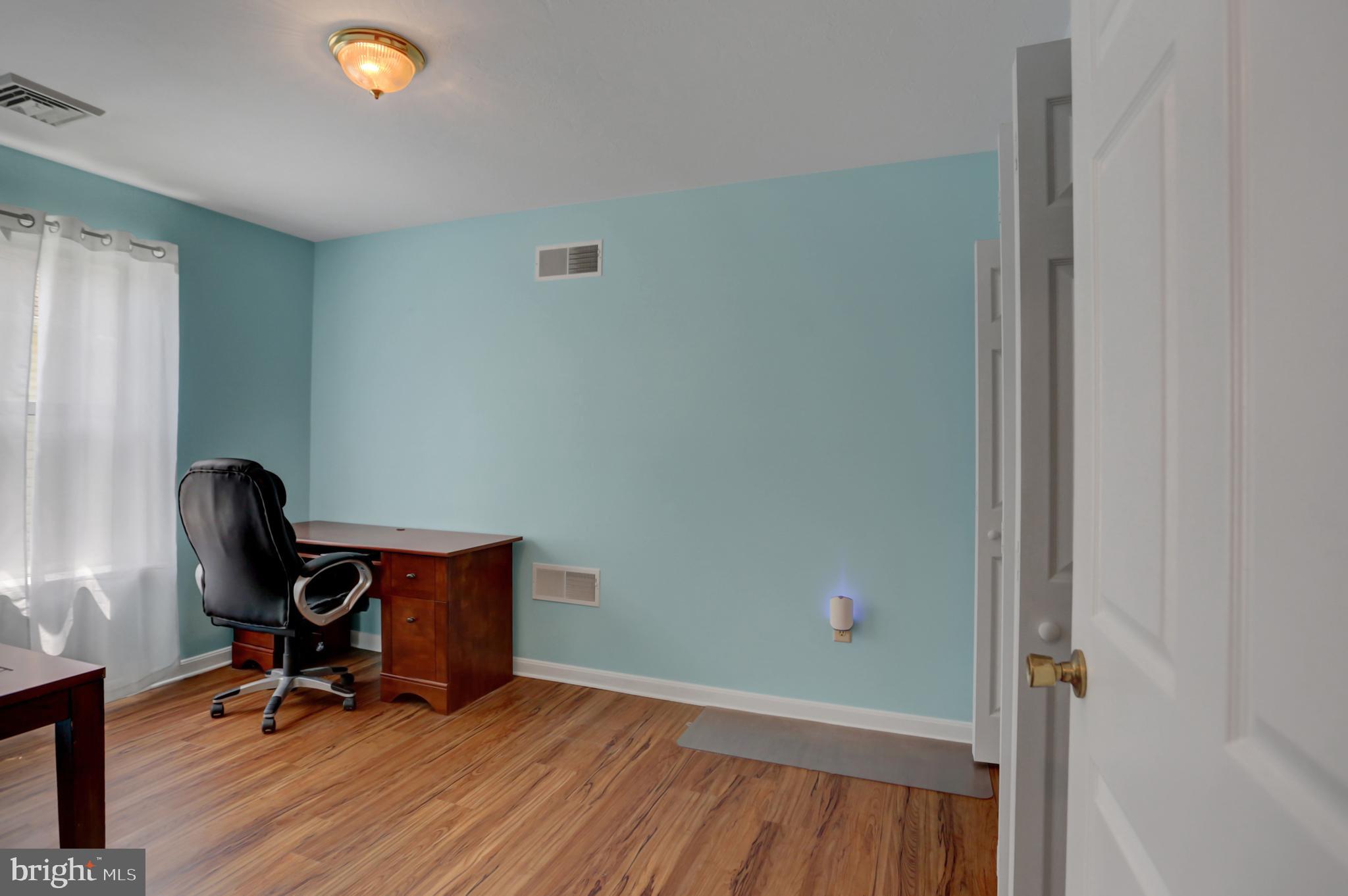 COUNTRY MANOR - Residential