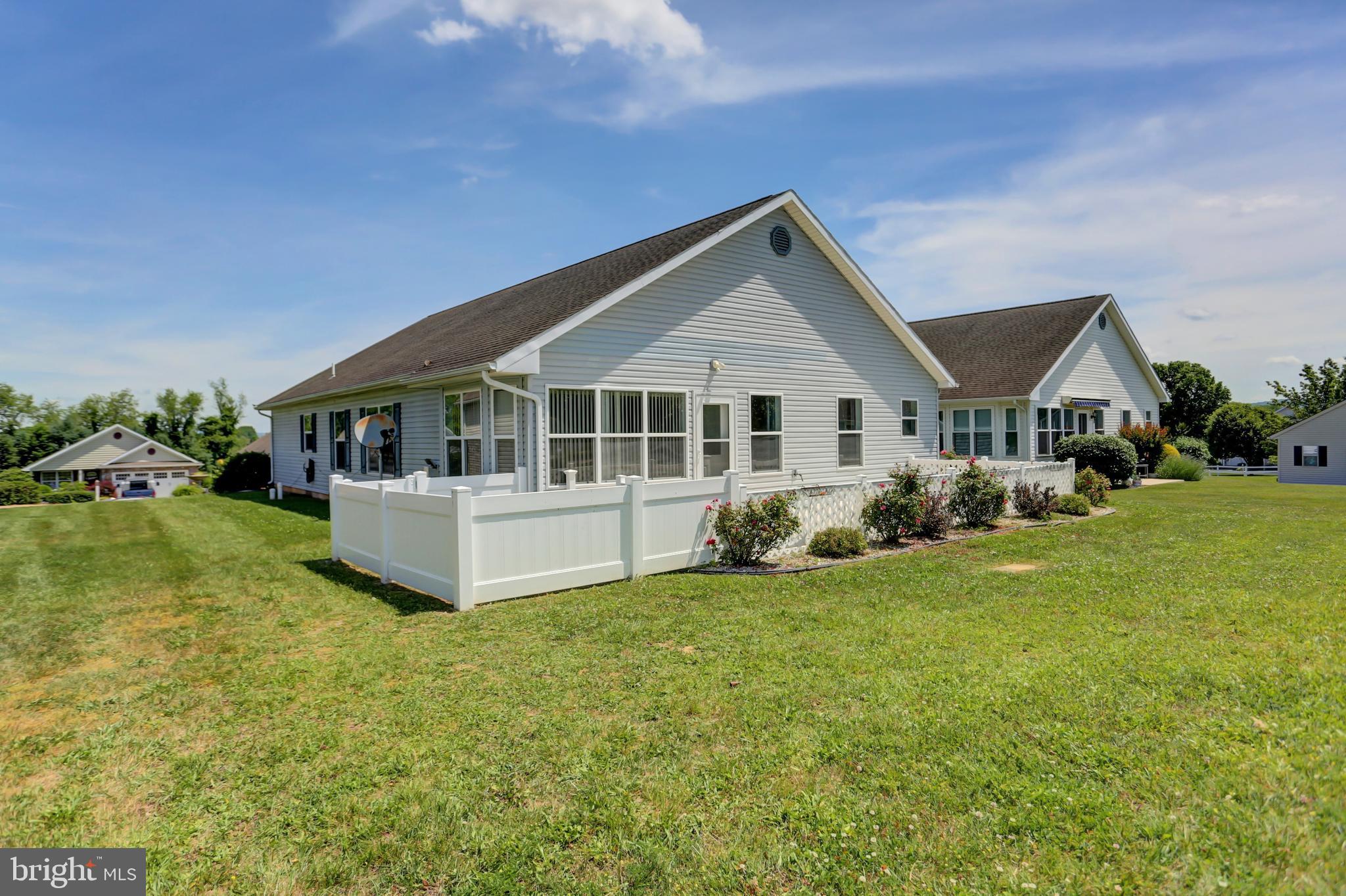 COUNTRY MANOR - Residential