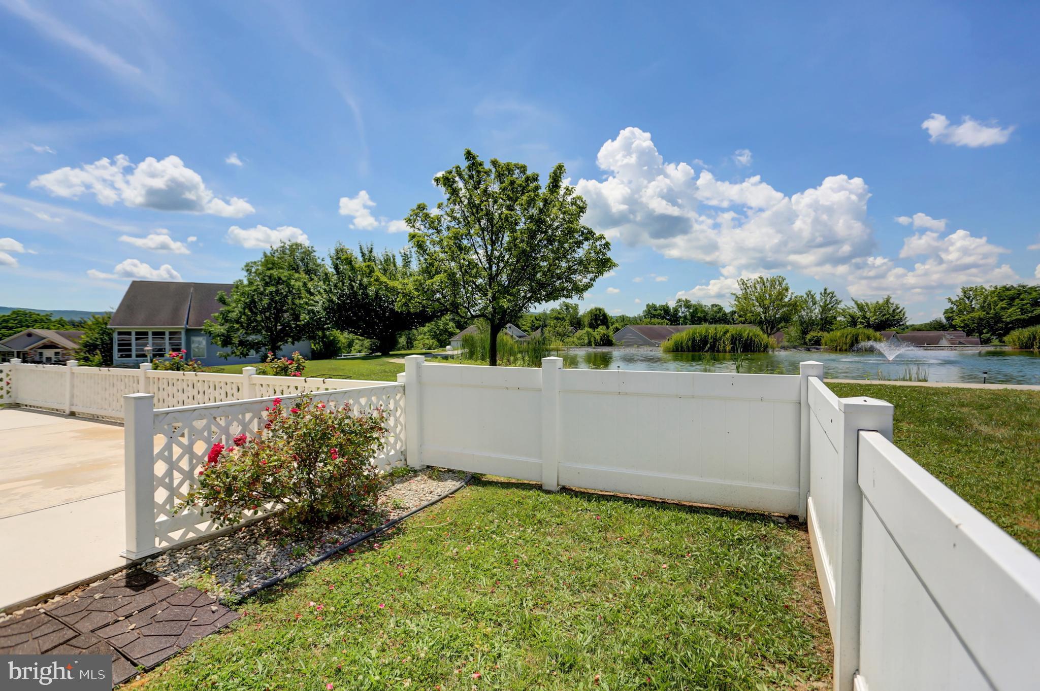 COUNTRY MANOR - Residential