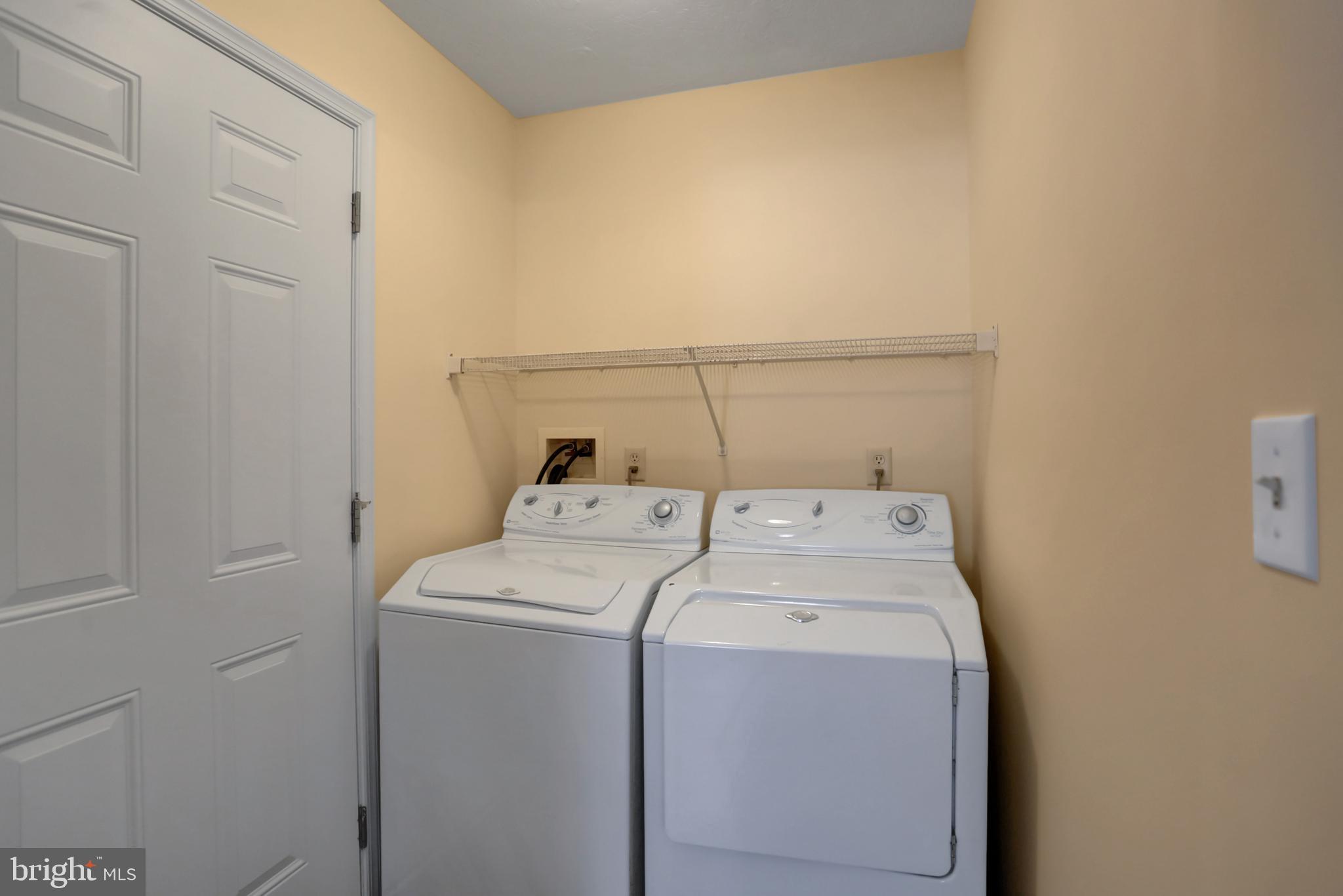 COUNTRY MANOR - Residential