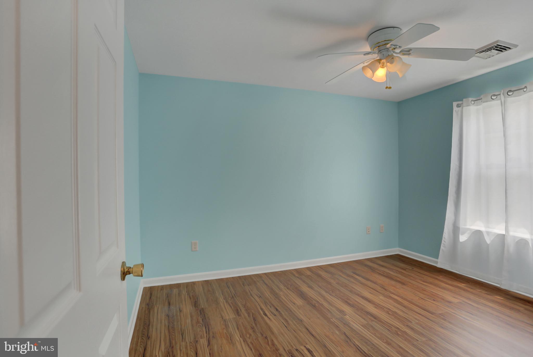 COUNTRY MANOR - Residential