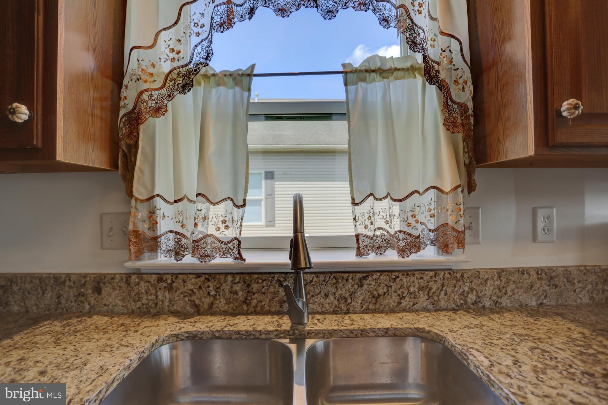 COUNTRY MANOR - Residential