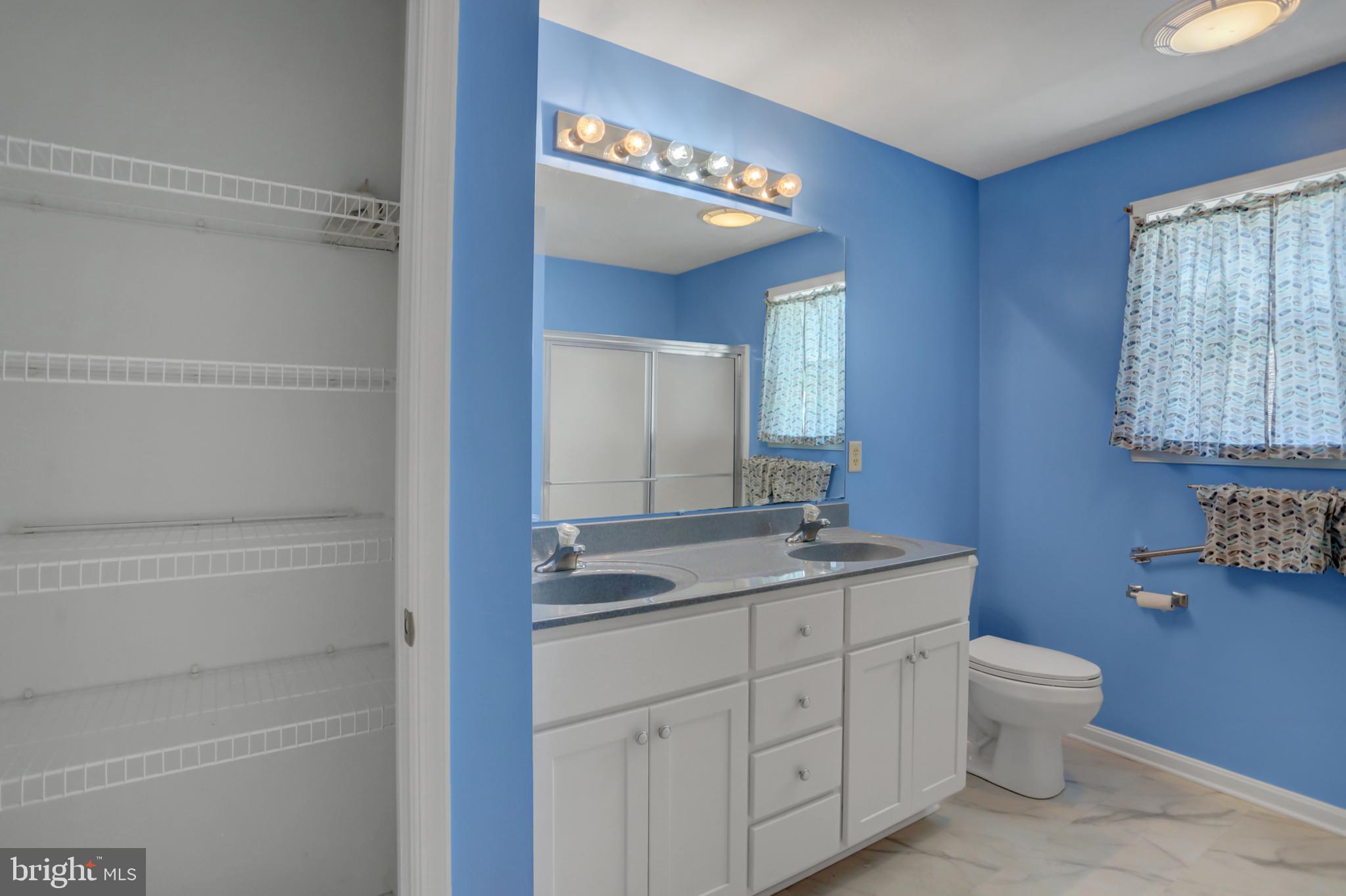 COUNTRY MANOR - Residential