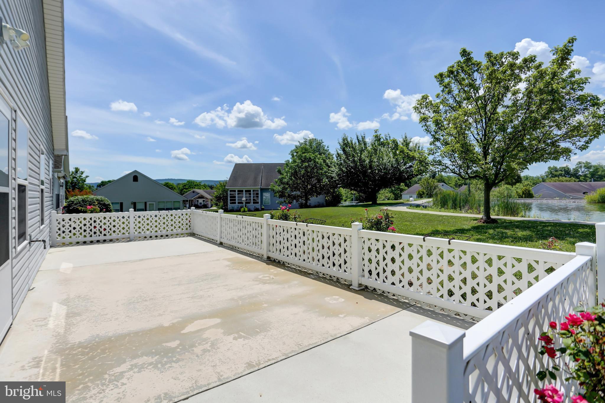 COUNTRY MANOR - Residential