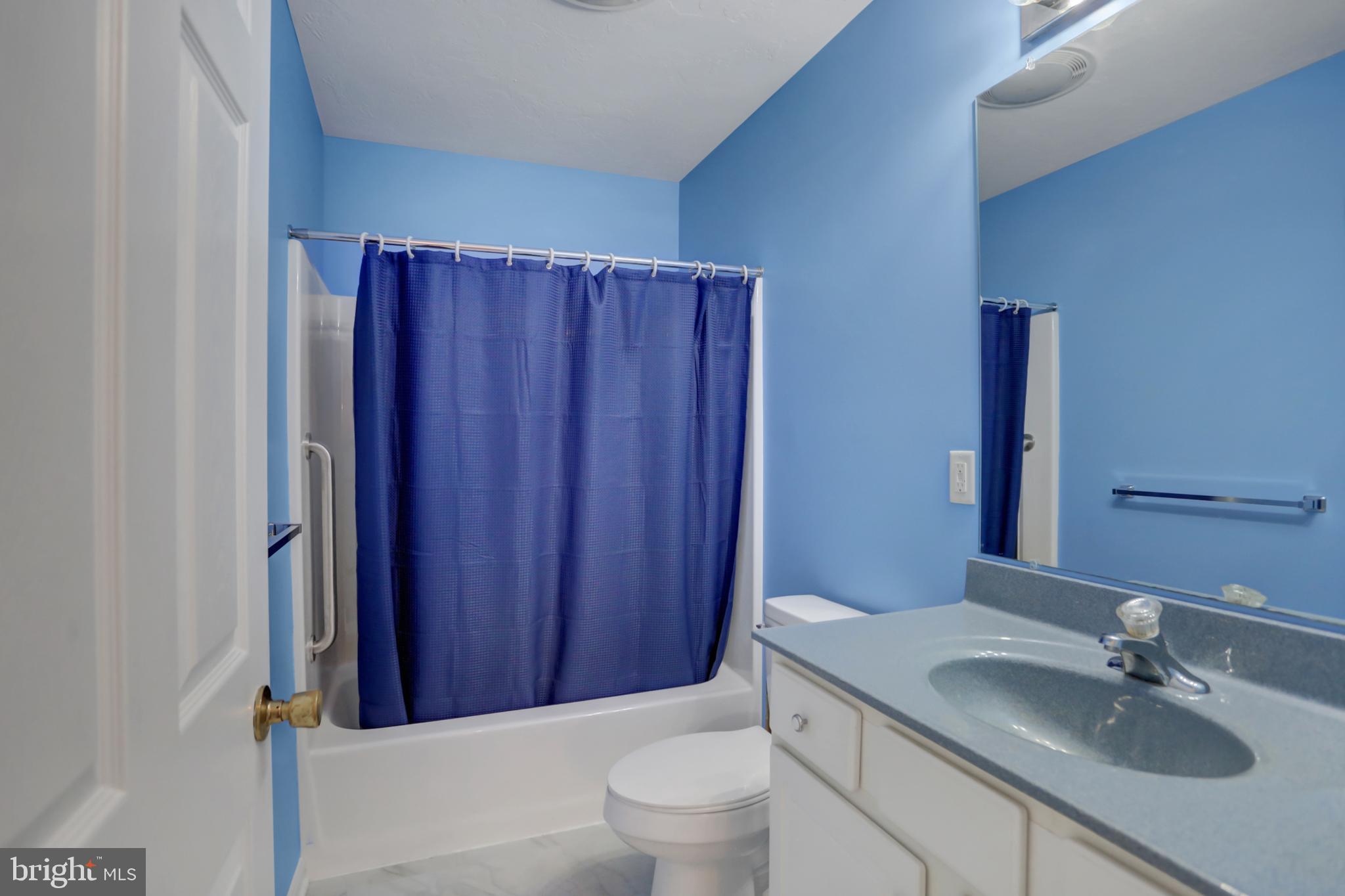 COUNTRY MANOR - Residential