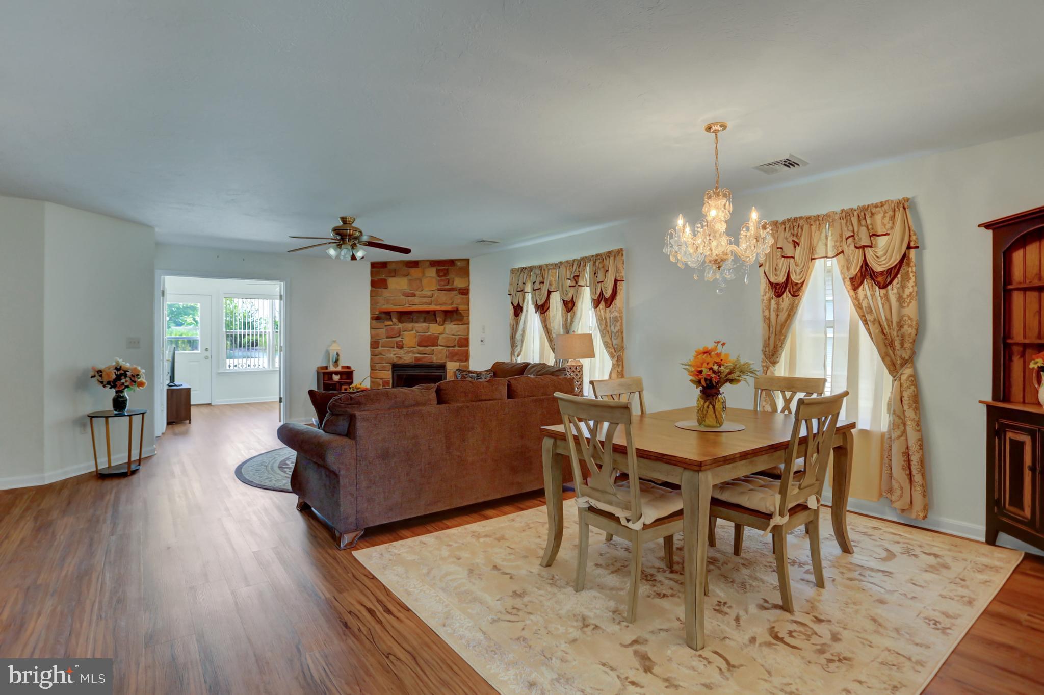 COUNTRY MANOR - Residential