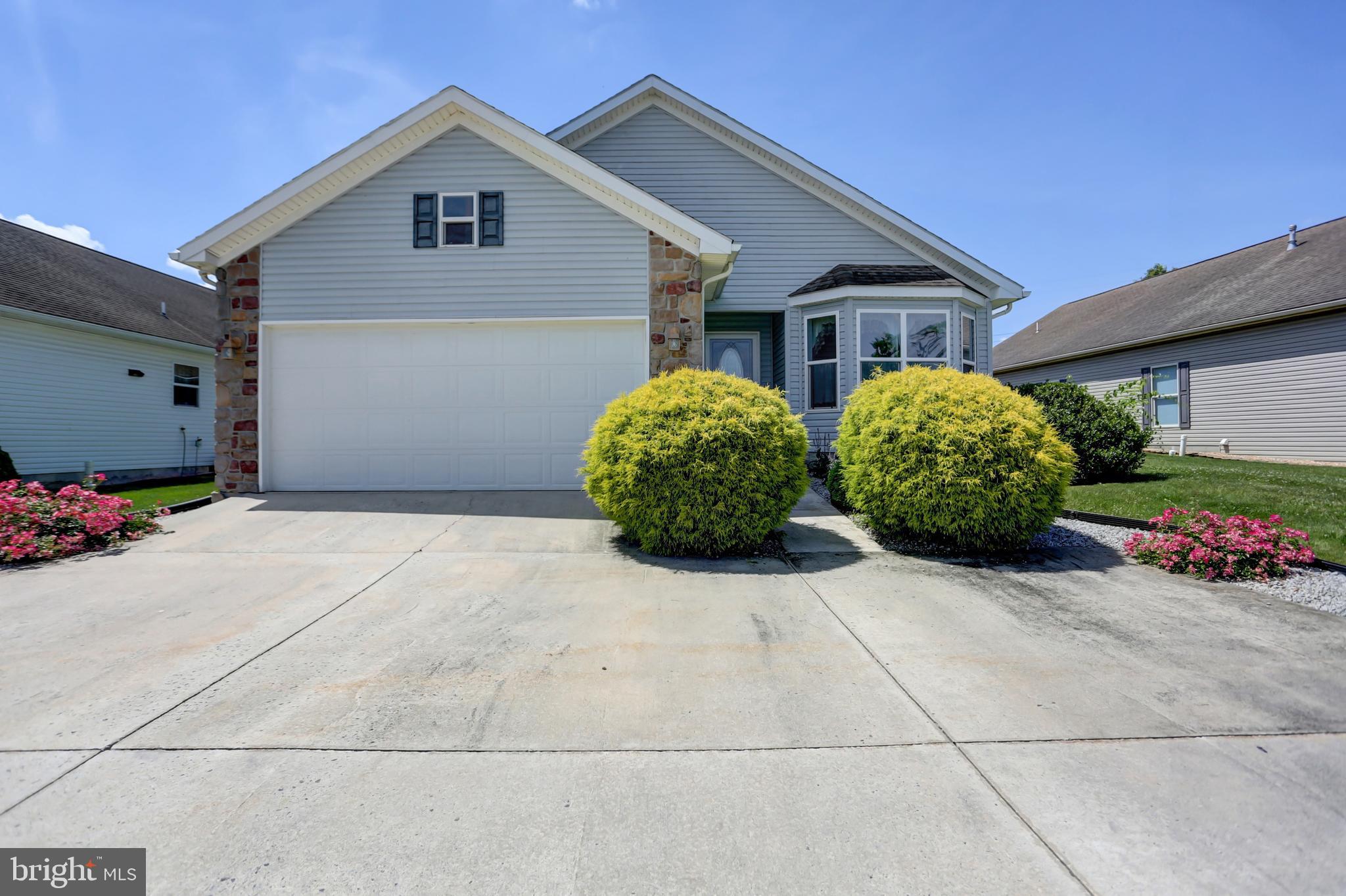 COUNTRY MANOR - Residential