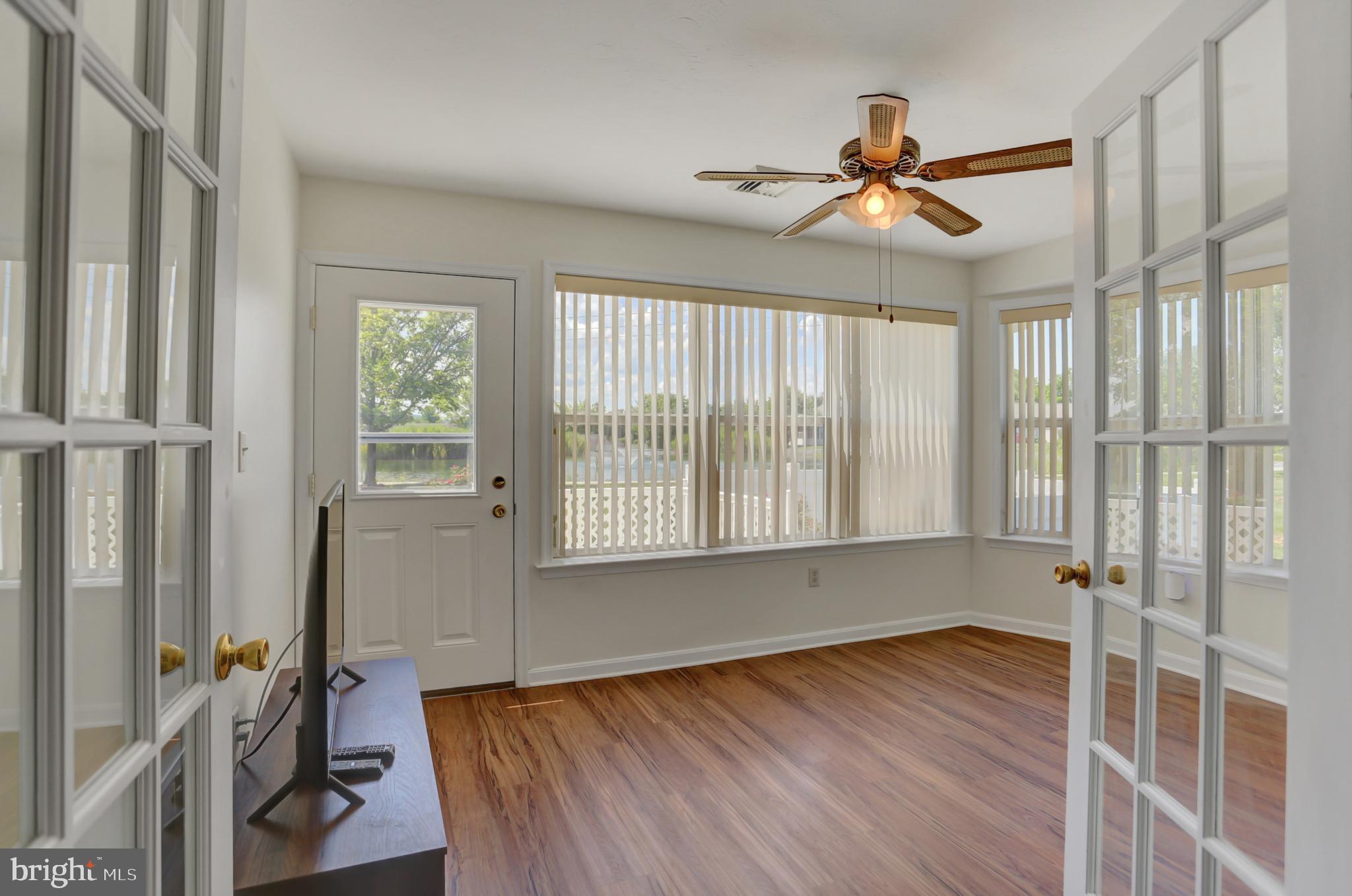 COUNTRY MANOR - Residential