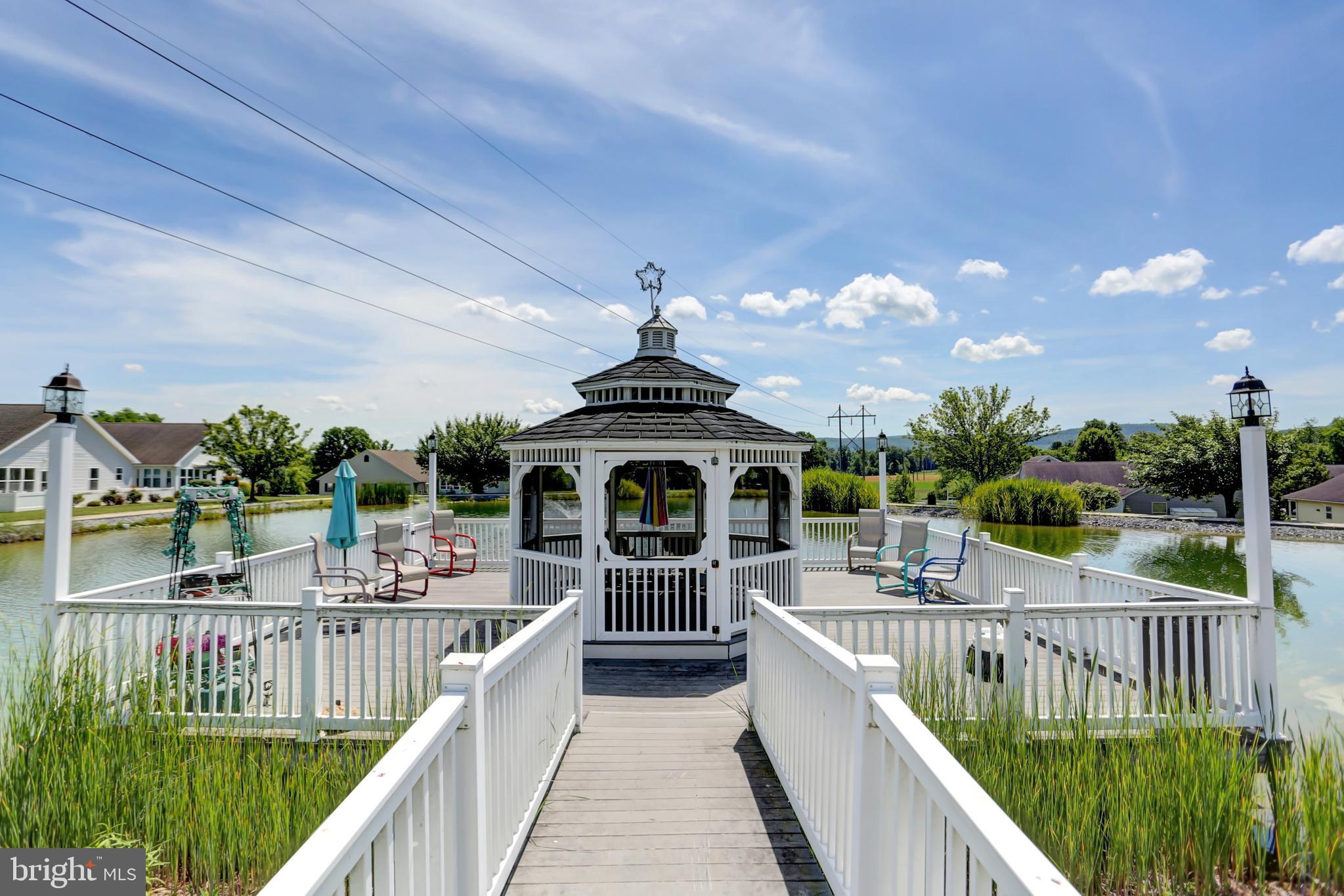 COUNTRY MANOR - Residential