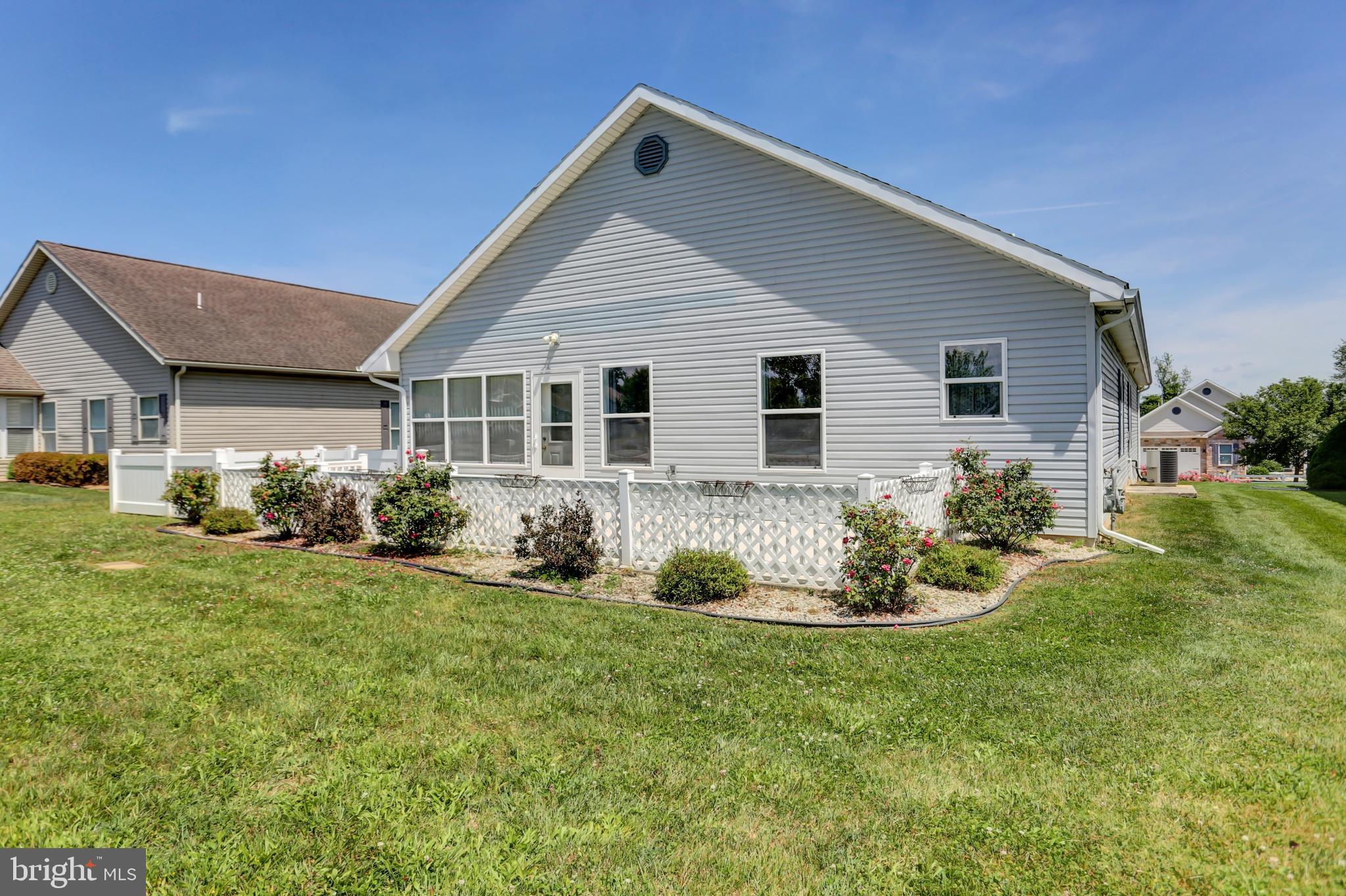 COUNTRY MANOR - Residential