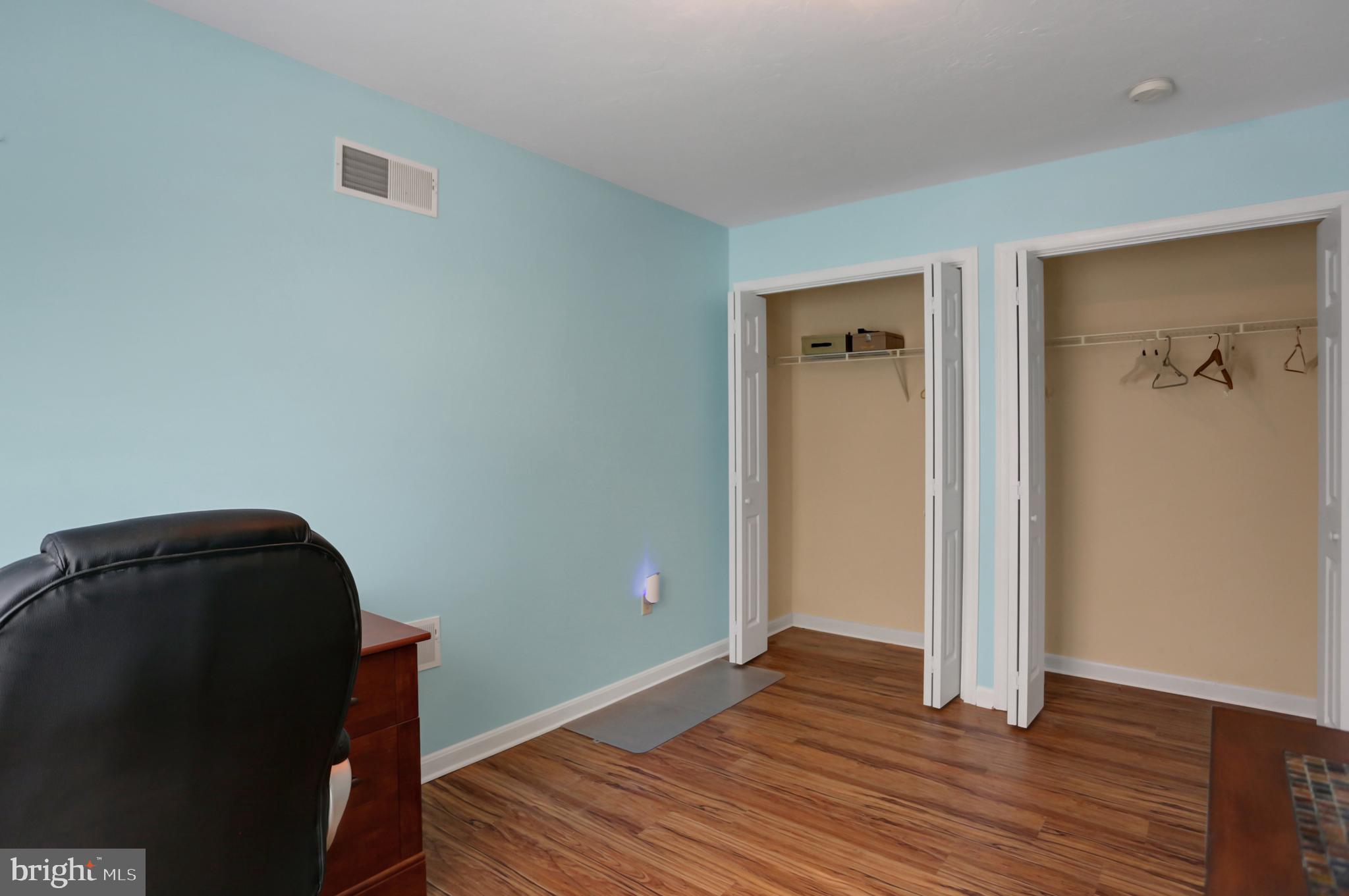 COUNTRY MANOR - Residential