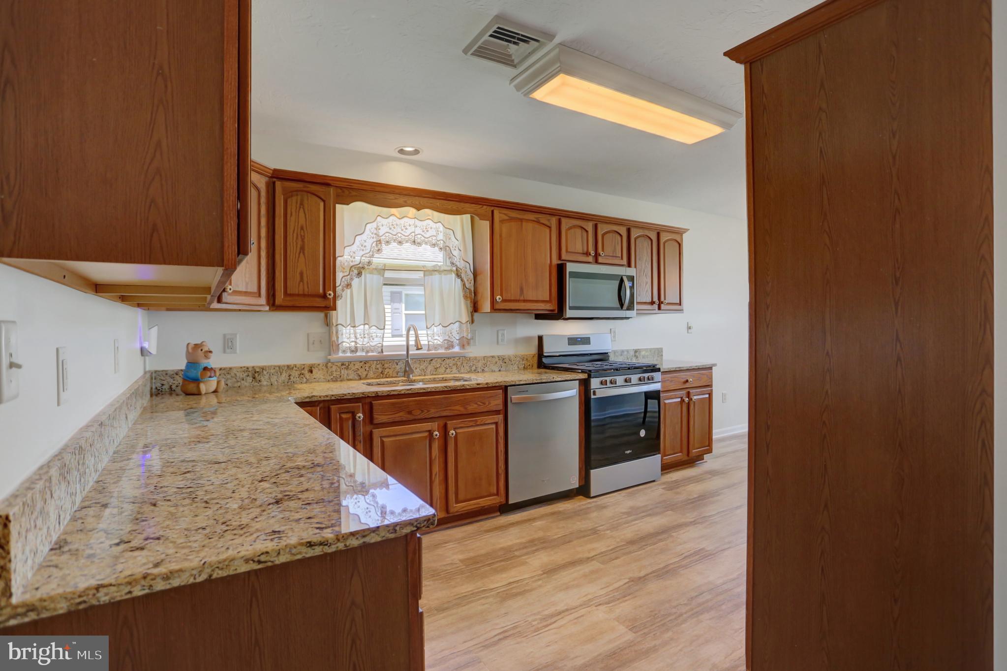 COUNTRY MANOR - Residential