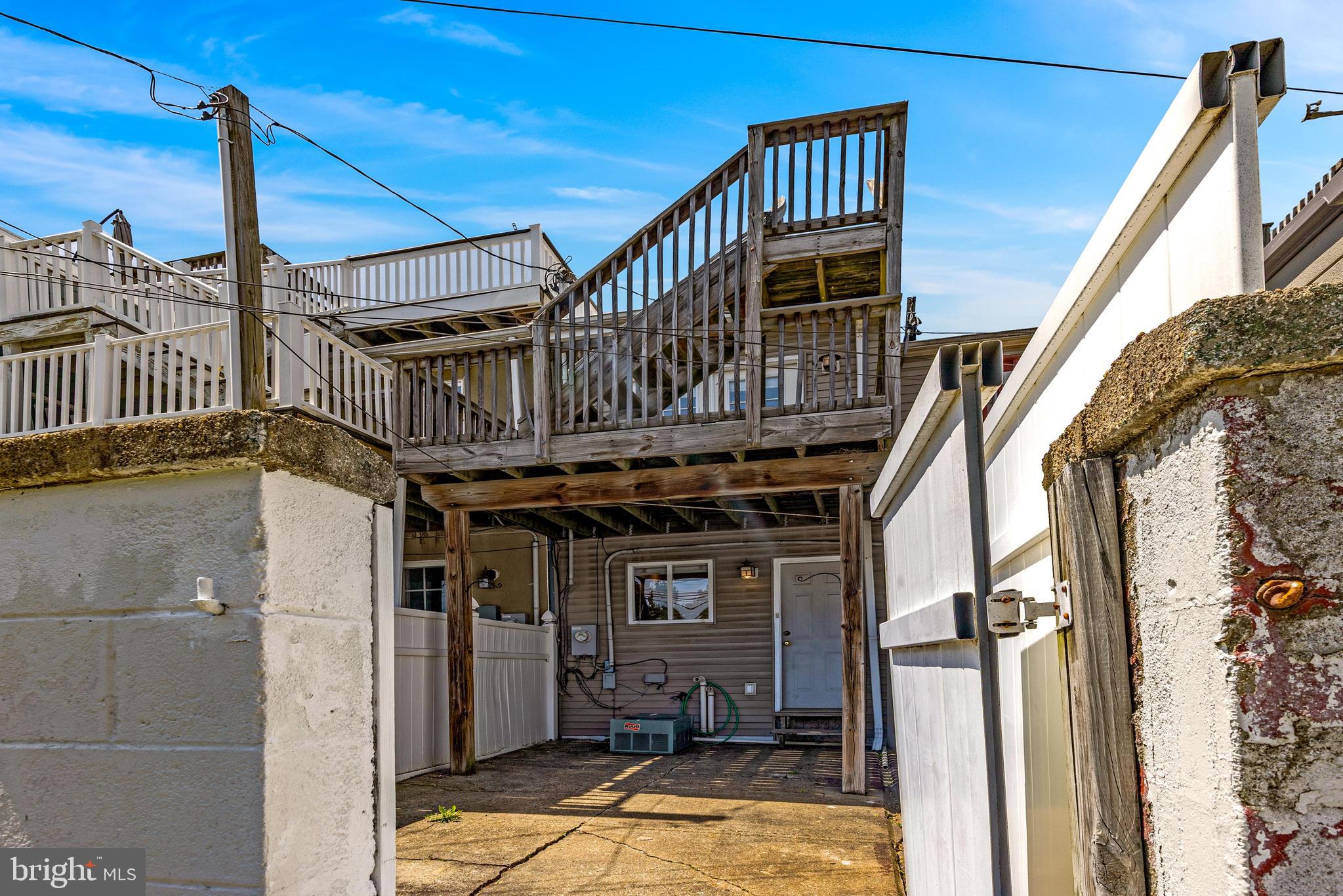 LOCUST POINT - Residential