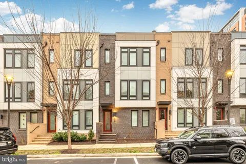MLS: VAAX2058678