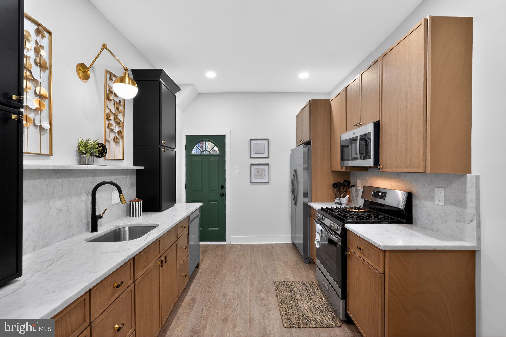 SQUIRREL HILL - Residential