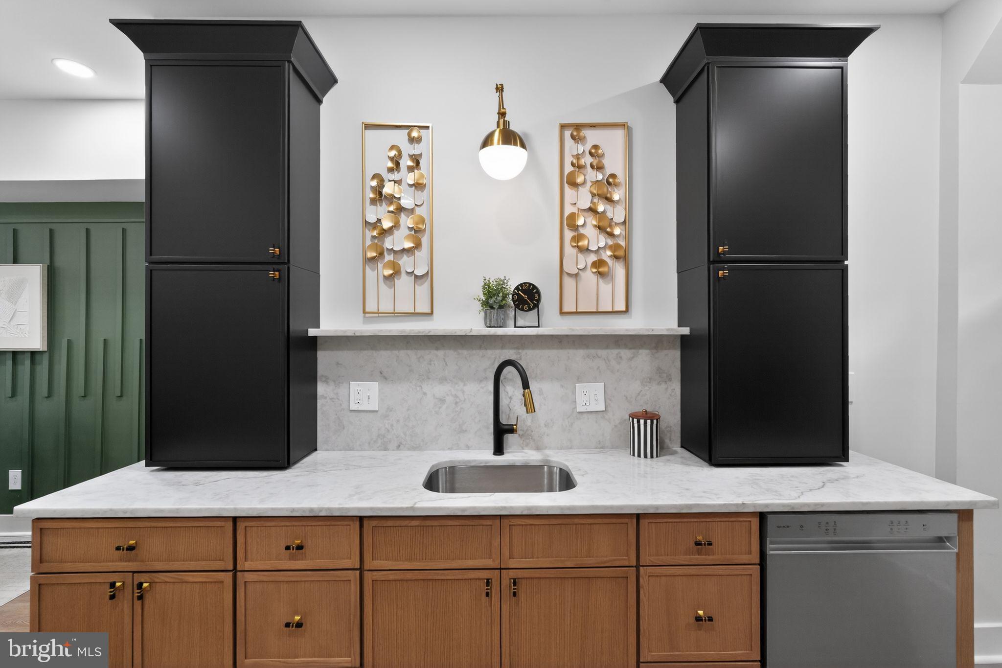 SQUIRREL HILL - Residential