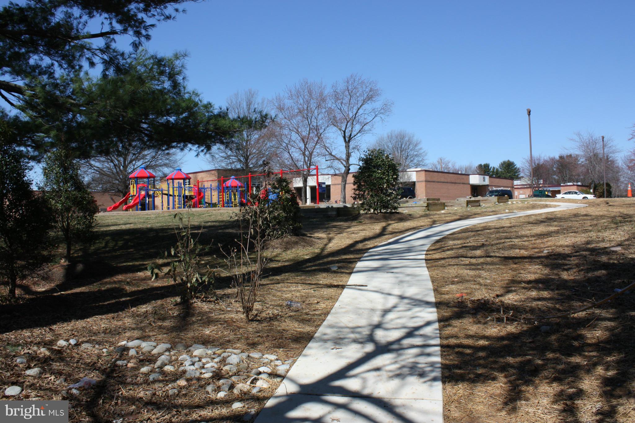 MC LEAN HAMLET - Residential Lease