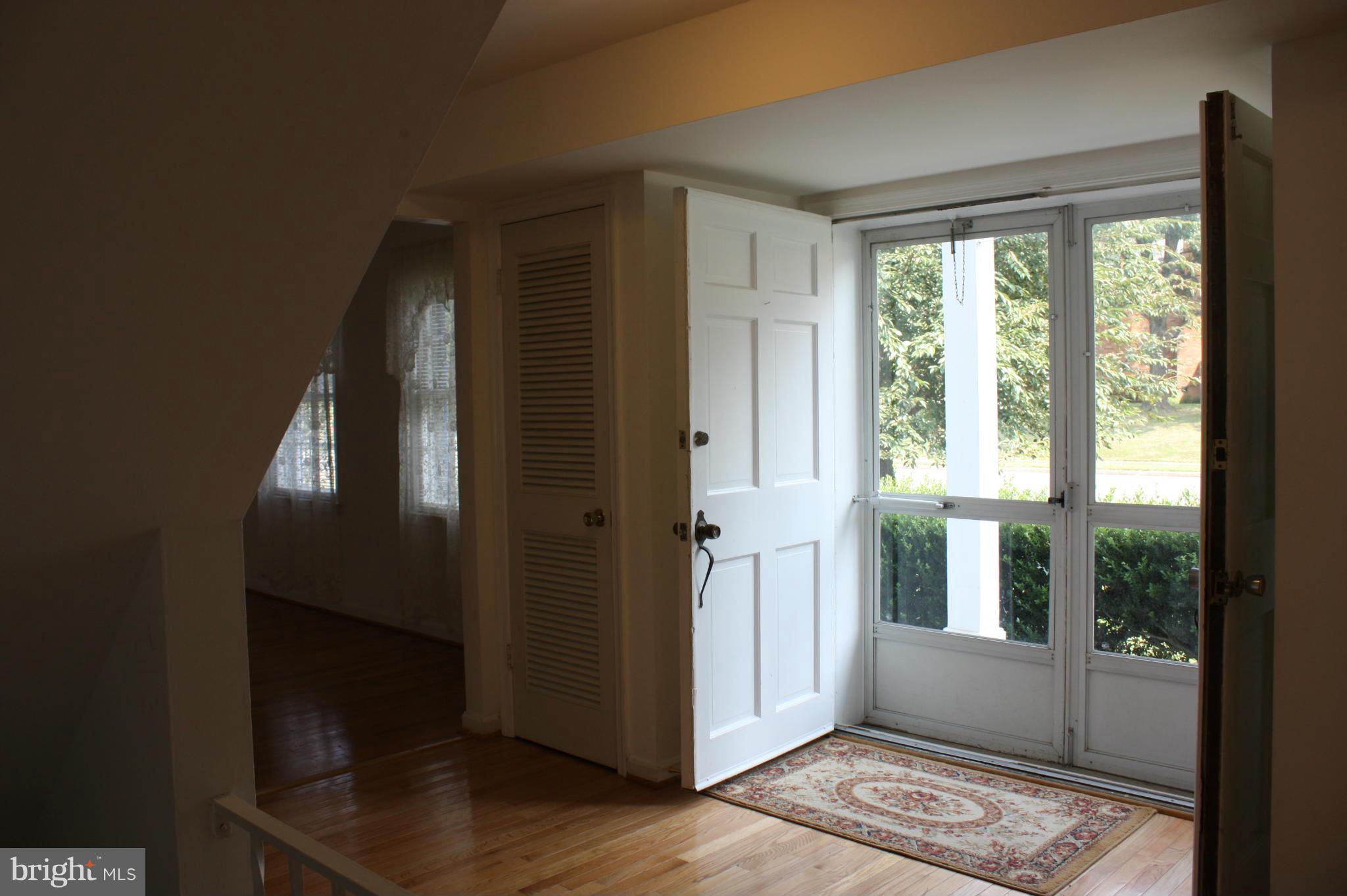 MC LEAN HAMLET - Residential Lease