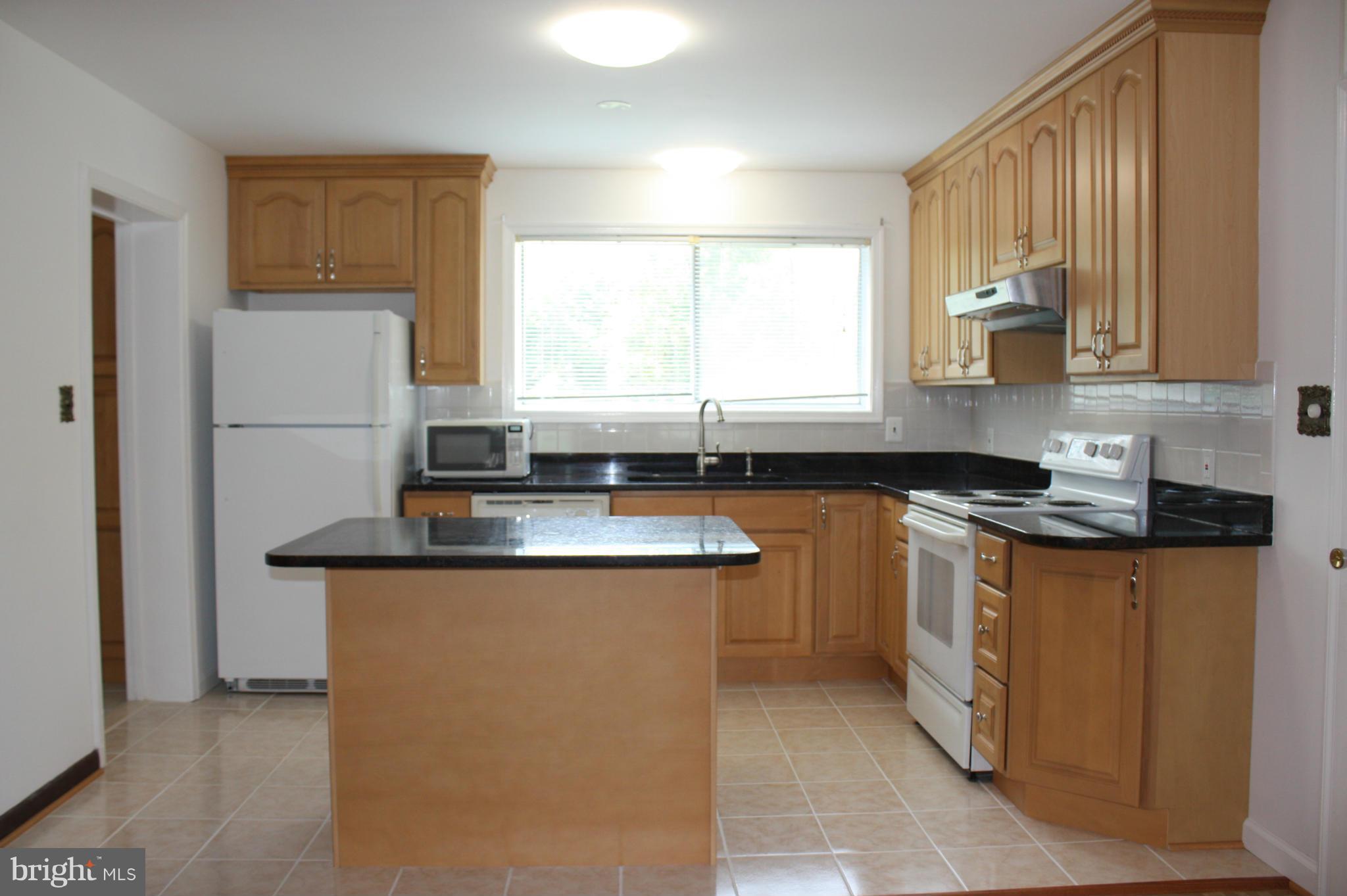 MC LEAN HAMLET - Residential Lease