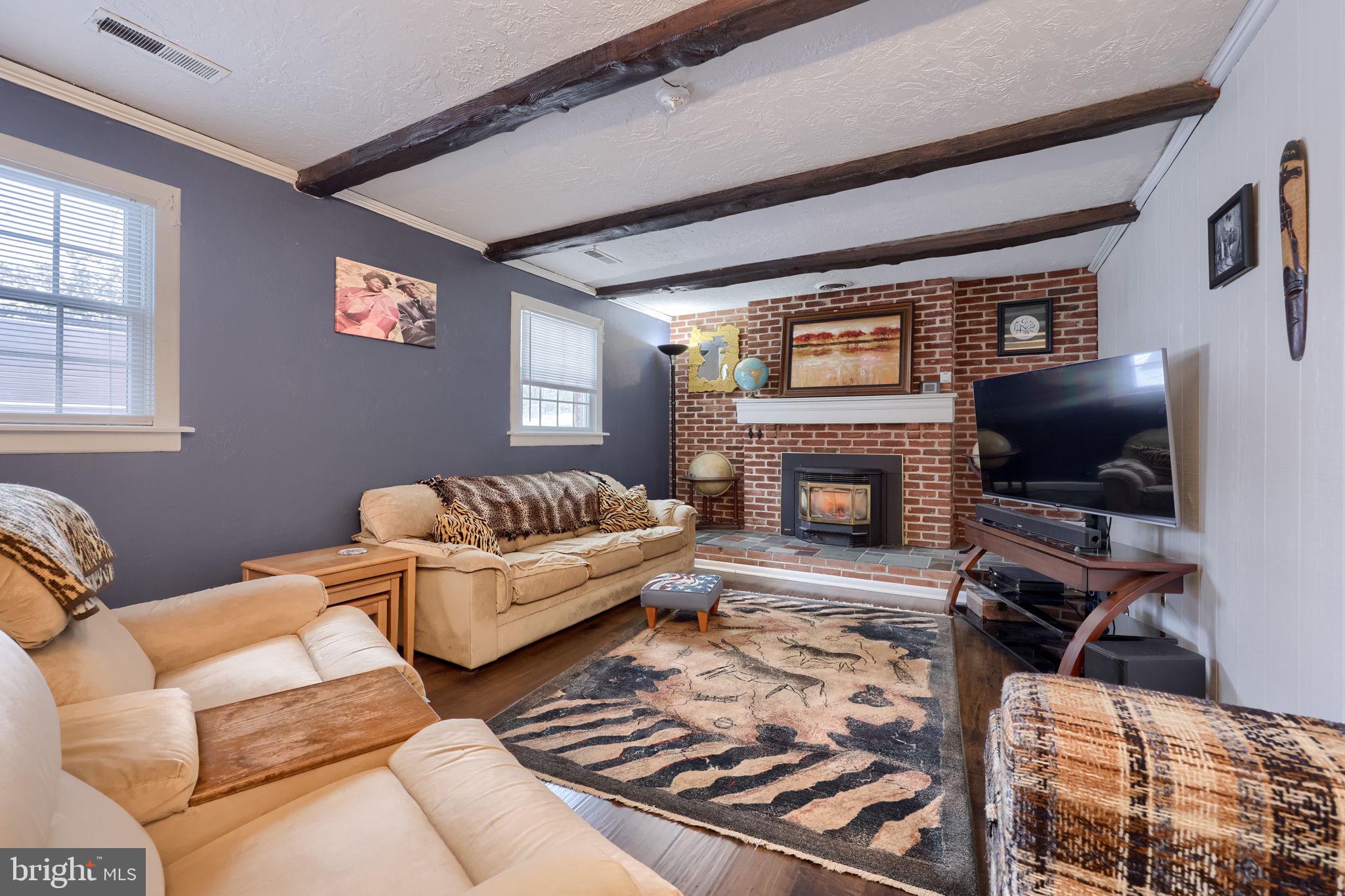 CRESTWOOD EAST - Residential