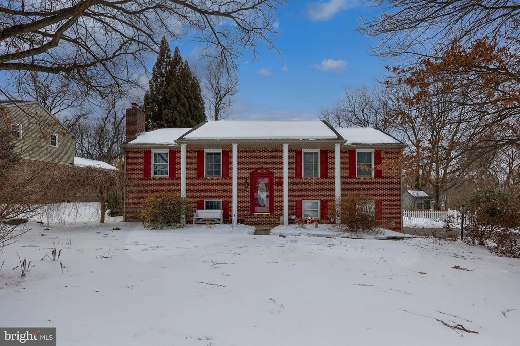 Photo of 4425 Cedarwood Drive, YORK, PA 17402 (MLS # PAYK2097364)