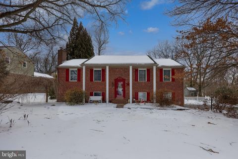 Photo of 4425 Cedarwood Drive, YORK, PA 17402 (MLS # PAYK2097364)