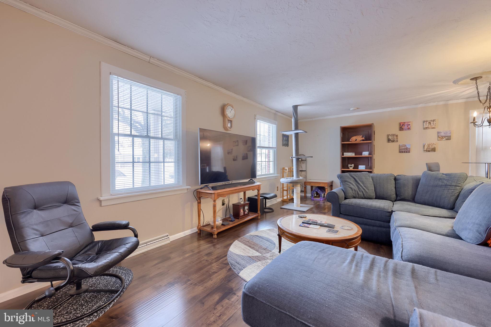 CRESTWOOD EAST - Residential