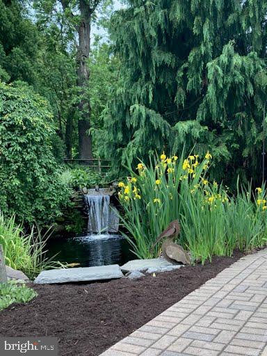 CRESTWOOD EAST - Residential