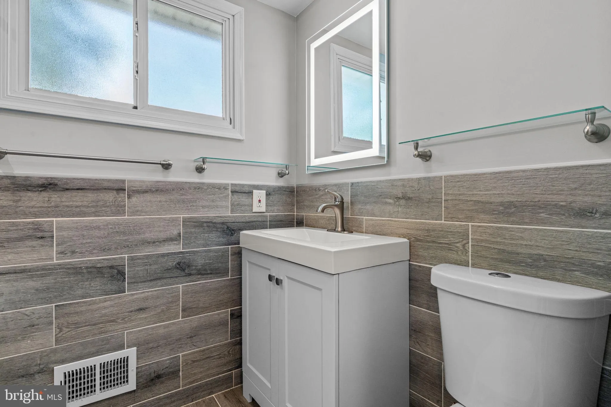 Morrisville, Pennsylvania 19067, United States, 3 Bedrooms Bedrooms, ,2 BathroomsBathrooms,Residential,Active,219007