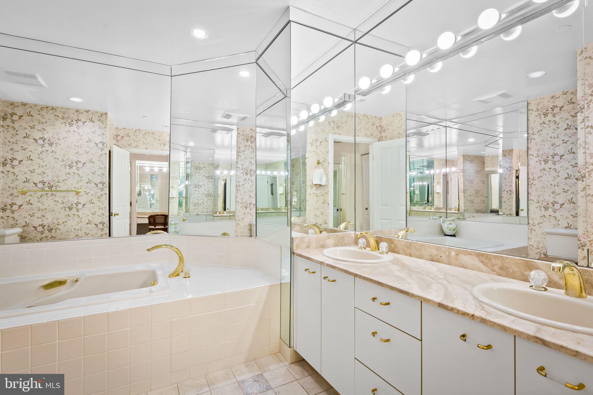 PAVILION IN THE PARK - Residential