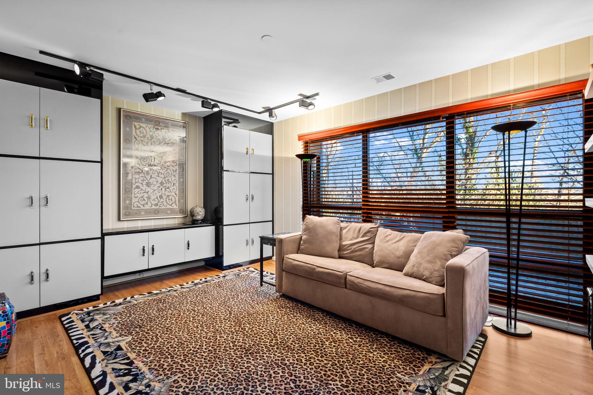 PAVILION IN THE PARK - Residential