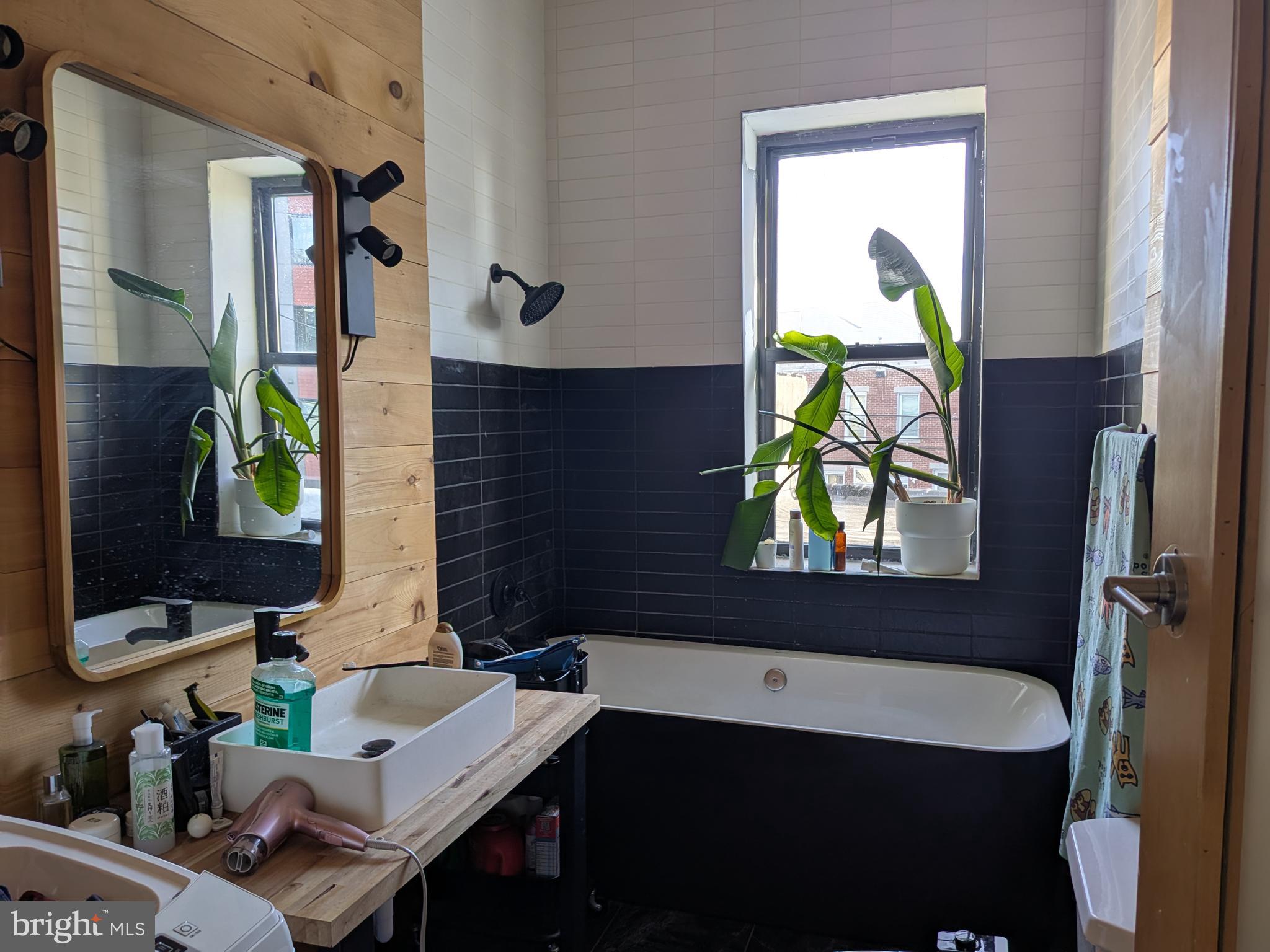 EAST KENSINGTON - Commercial Sale