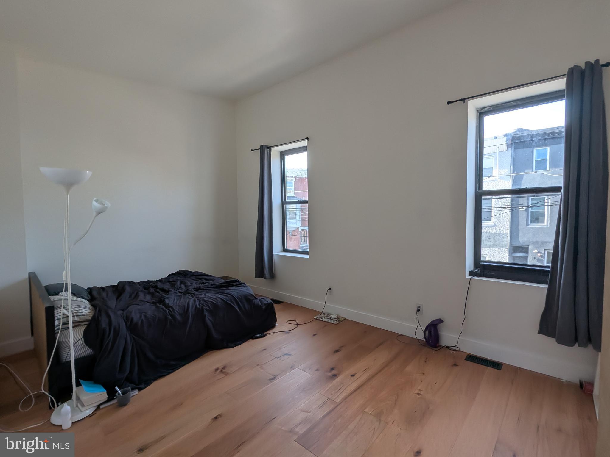 EAST KENSINGTON - Commercial Sale