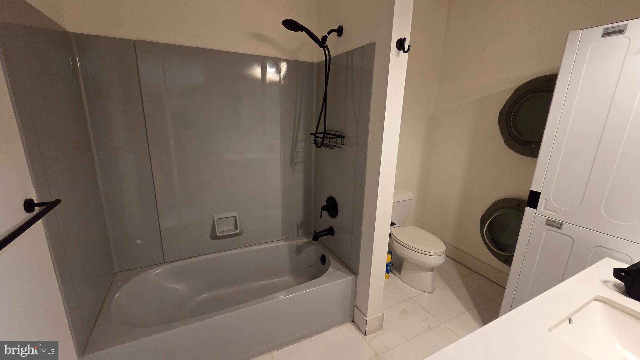 EAST KENSINGTON - Commercial Sale