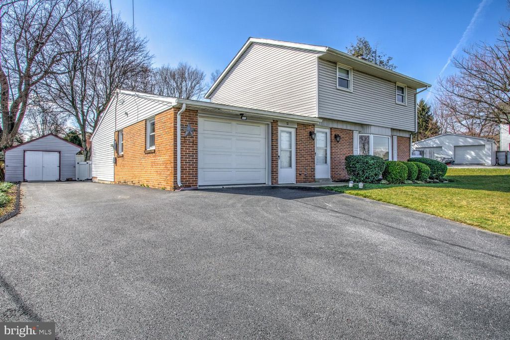 Photo of 1844 Graystone Road, East Petersburg, PA 17520 (MLS # PALA2048134)