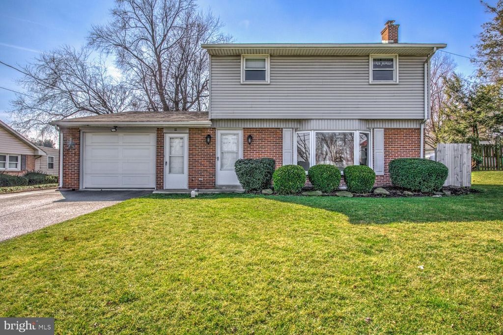 Photo of 1844 Graystone Road, East Petersburg, PA 17520 (MLS # PALA2048134)