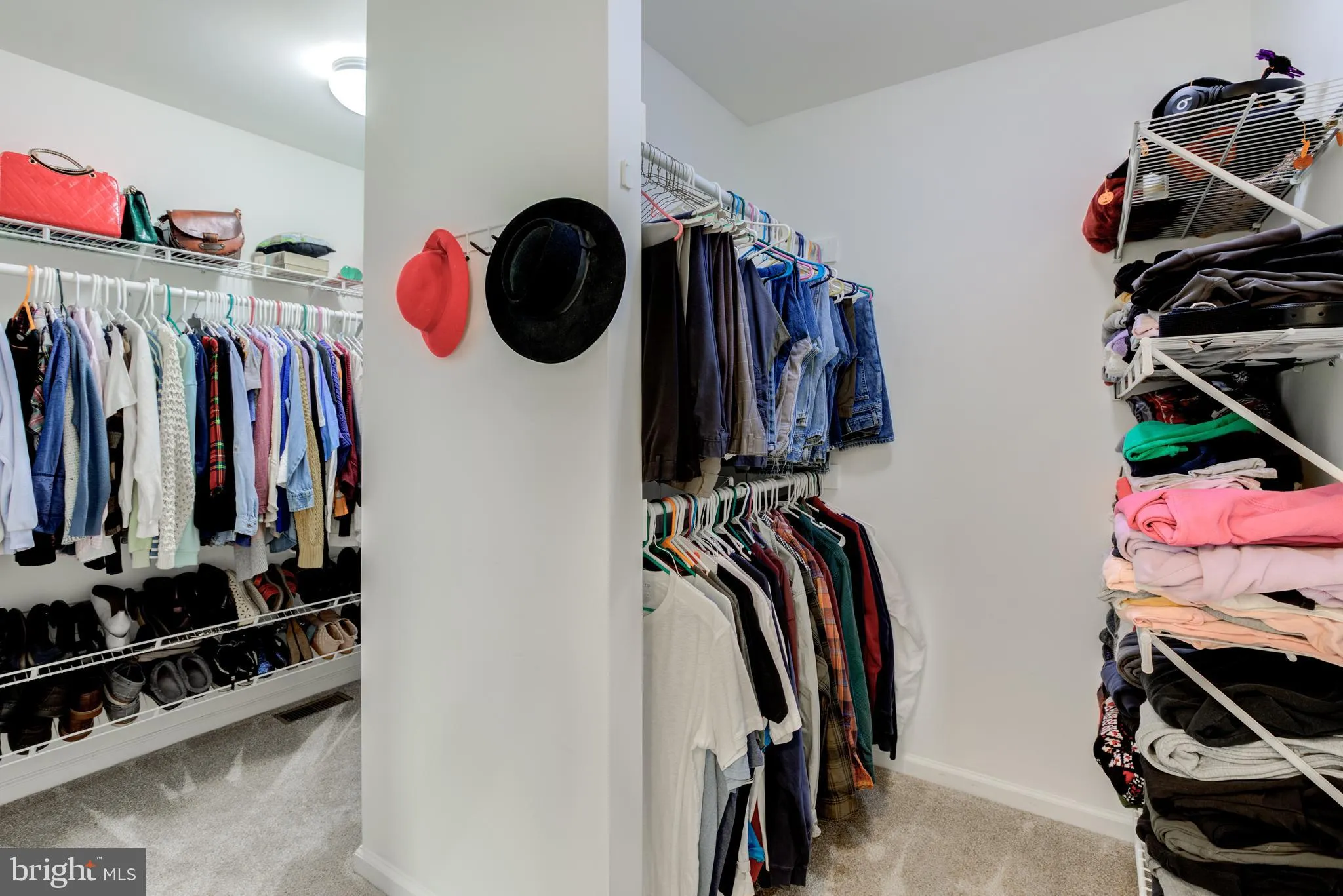 Downingtown, Pennsylvania 19335, United States, 4 Bedrooms Bedrooms, ,3 BathroomsBathrooms,Residential,Contingent,11333