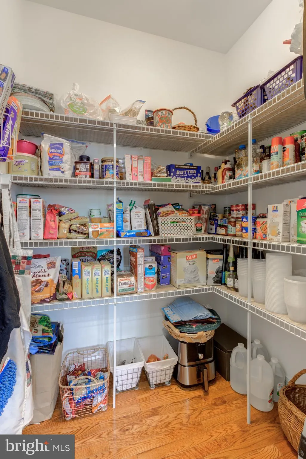 Downingtown, Pennsylvania 19335, United States, 4 Bedrooms Bedrooms, ,3 BathroomsBathrooms,Residential,Contingent,11333