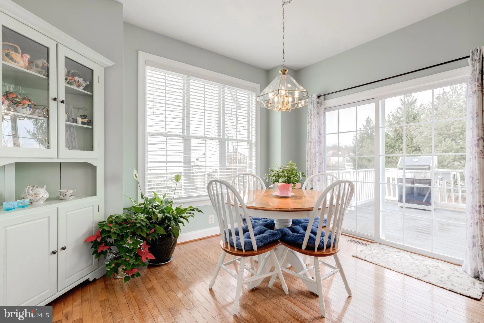 Downingtown, Pennsylvania 19335, United States, 4 Bedrooms Bedrooms, ,3 BathroomsBathrooms,Residential,Contingent,11333