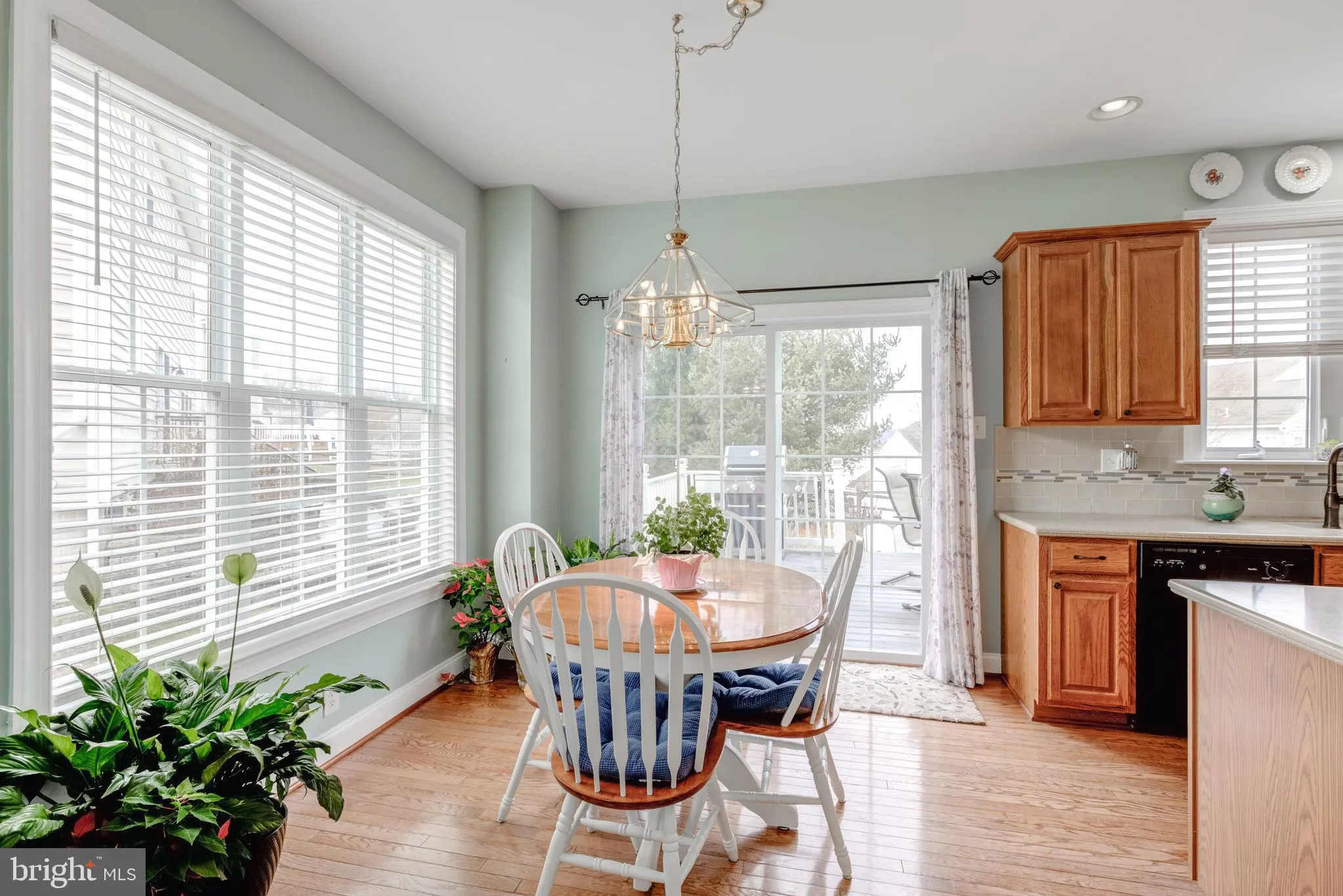 Downingtown, Pennsylvania 19335, United States, 4 Bedrooms Bedrooms, ,3 BathroomsBathrooms,Residential,Contingent,11333