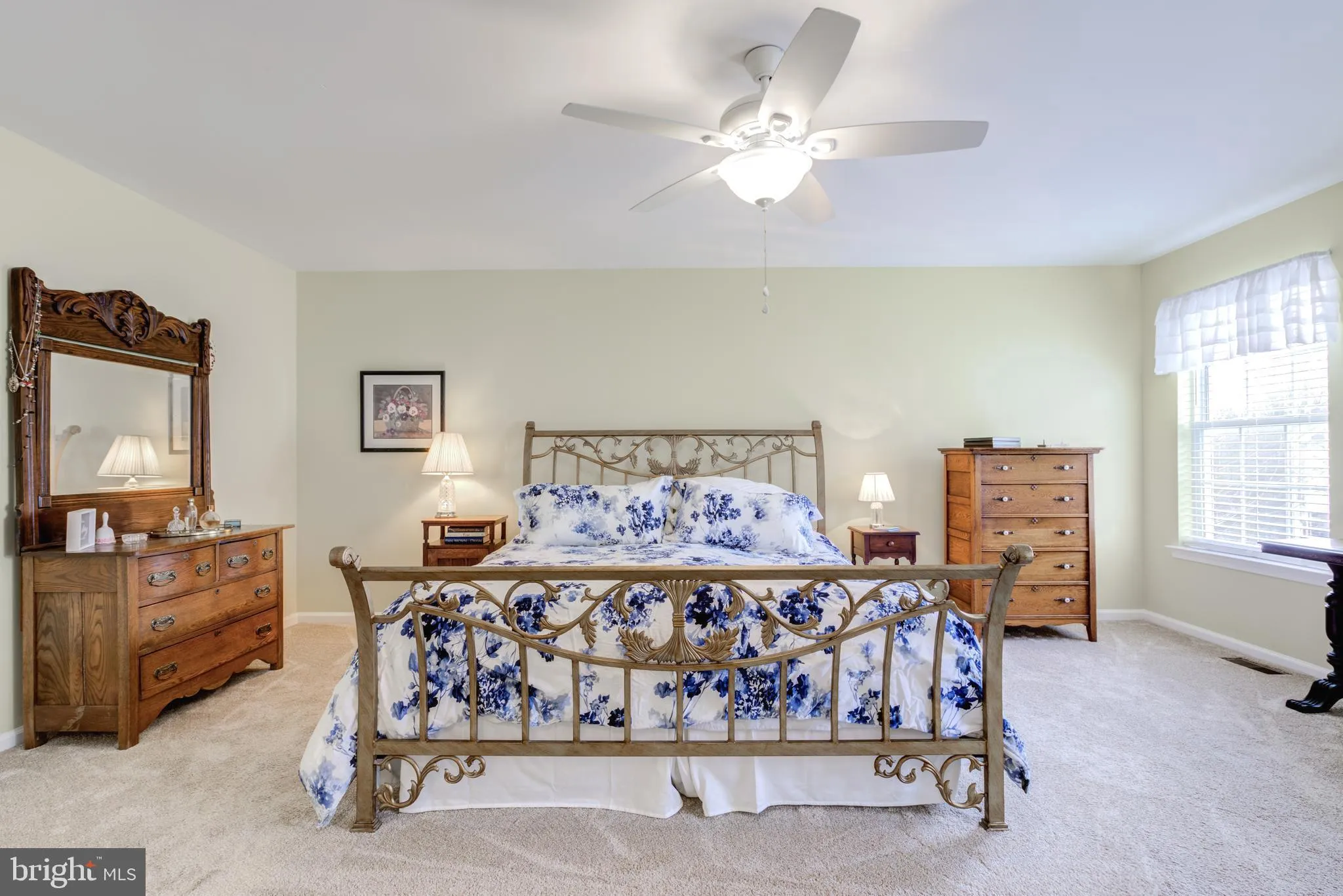 Downingtown, Pennsylvania 19335, United States, 4 Bedrooms Bedrooms, ,3 BathroomsBathrooms,Residential,Contingent,11333