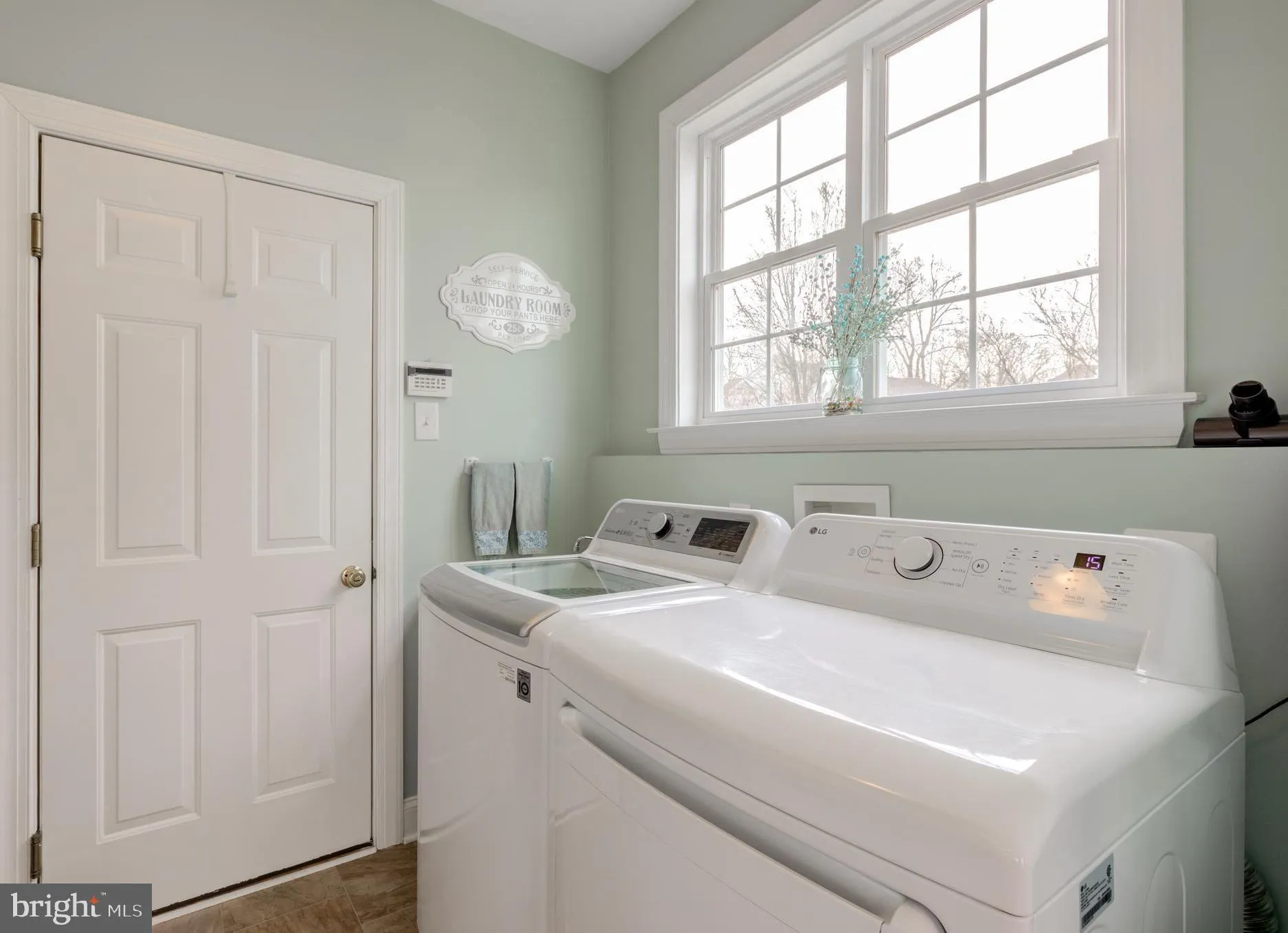 Downingtown, Pennsylvania 19335, United States, 4 Bedrooms Bedrooms, ,3 BathroomsBathrooms,Residential,Contingent,11333