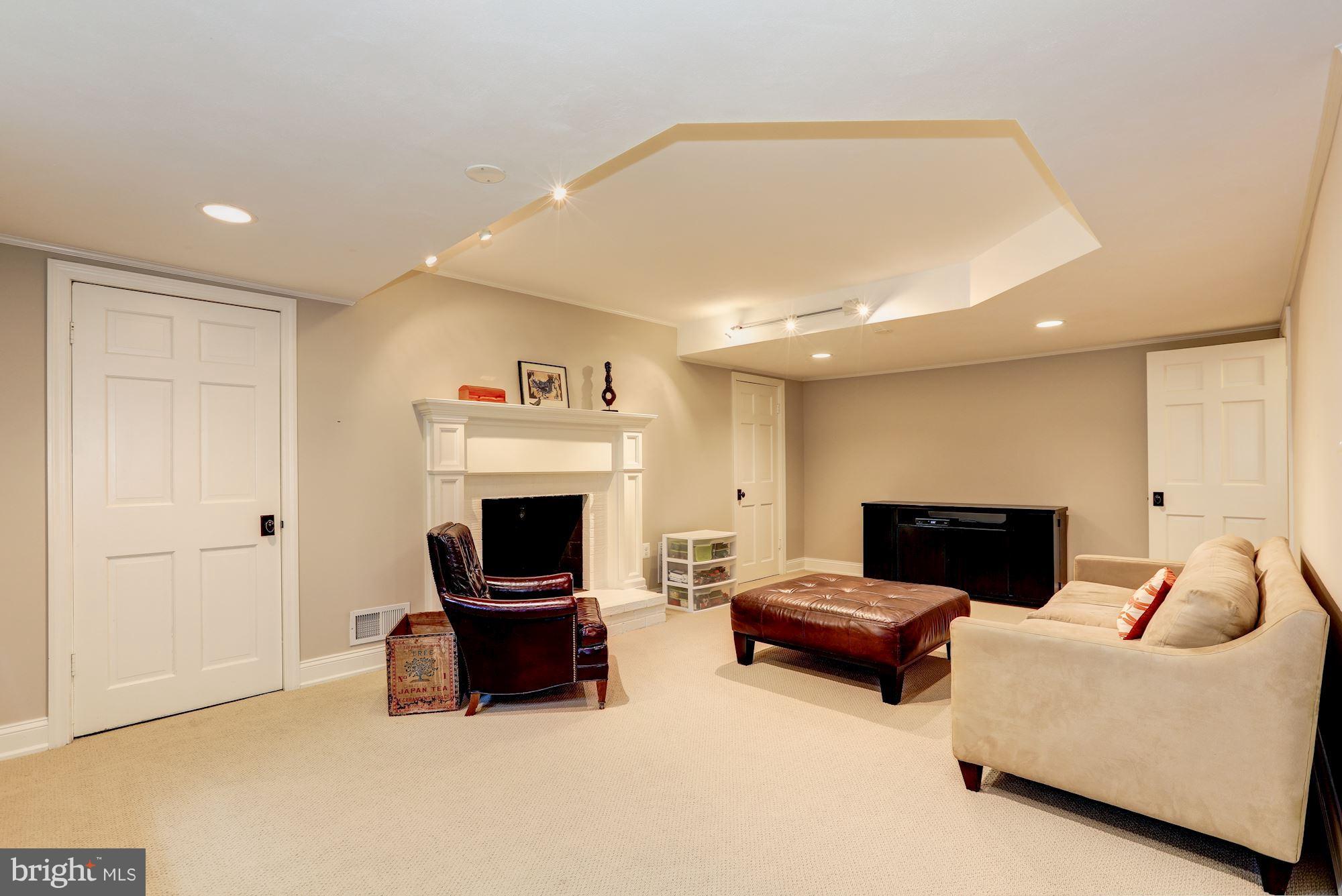 WESTMORELAND HILLS - Residential