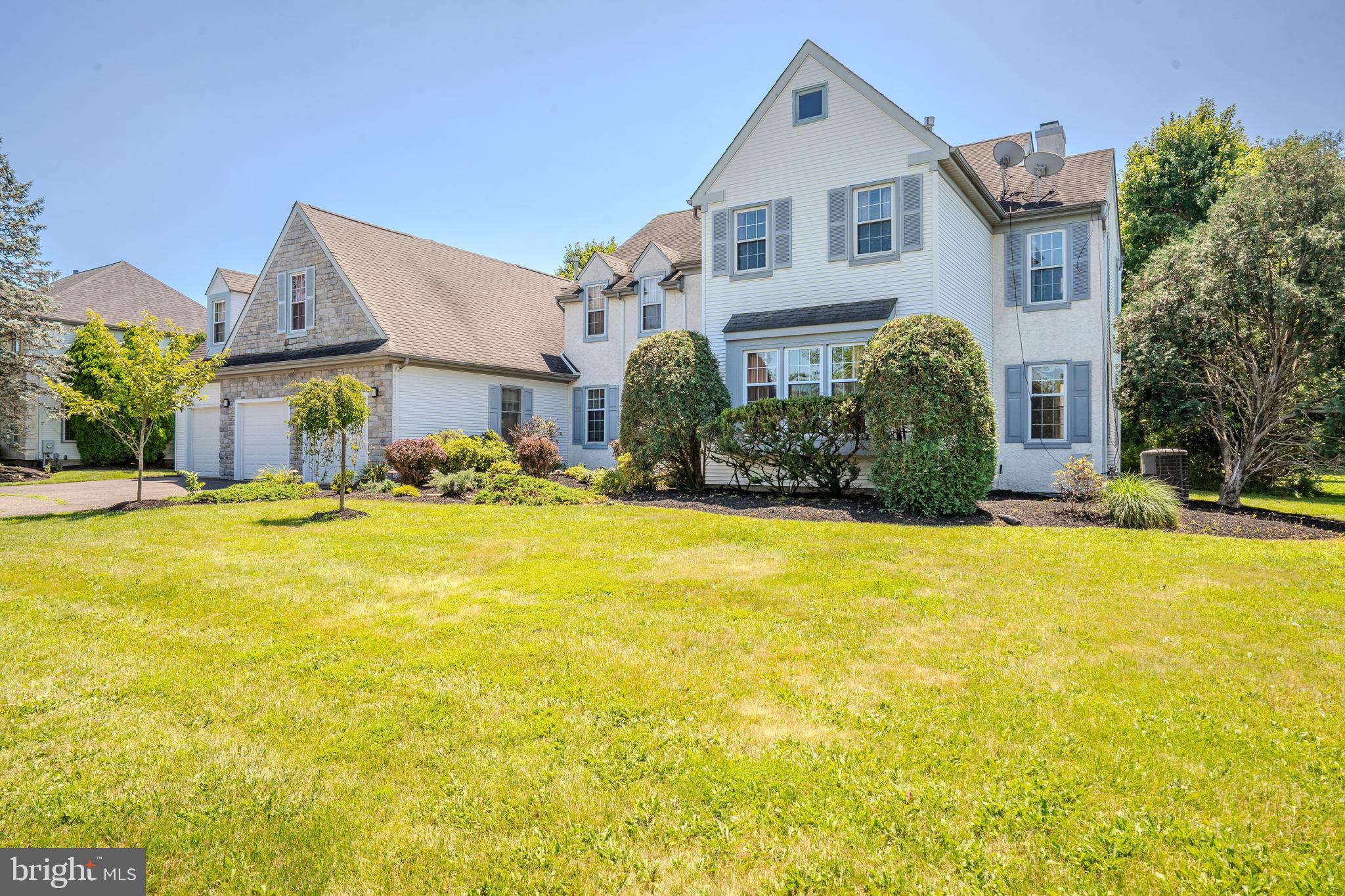 37 KINGLET DR S