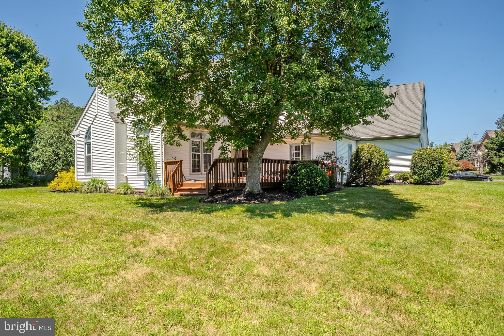 37 KINGLET DR S