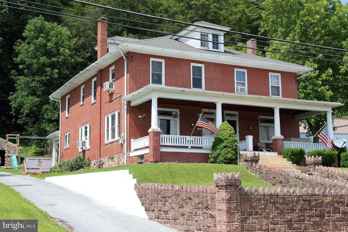 ADAMSTOWN BOROUGH - Residential