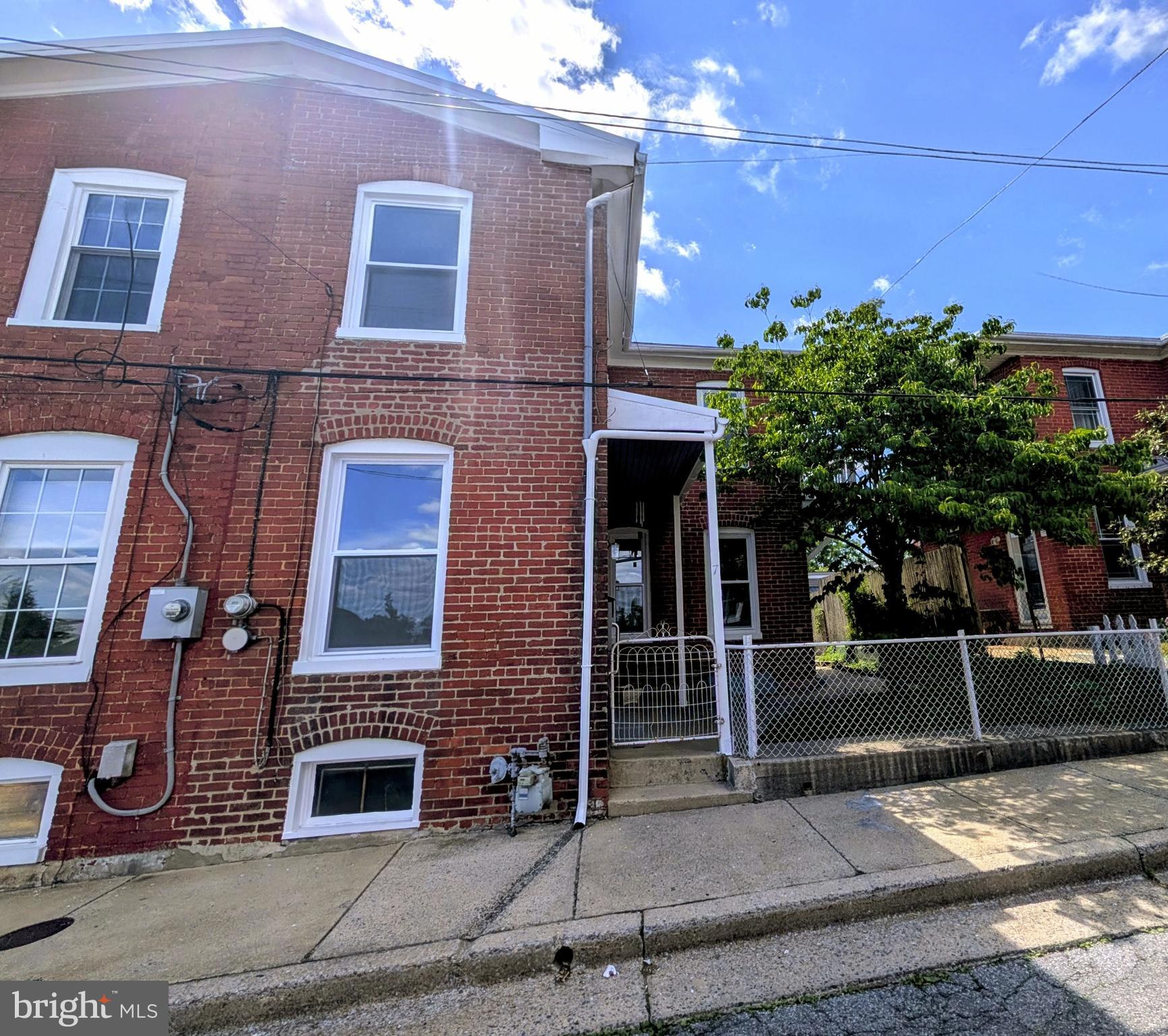 7 N WISNER STREET