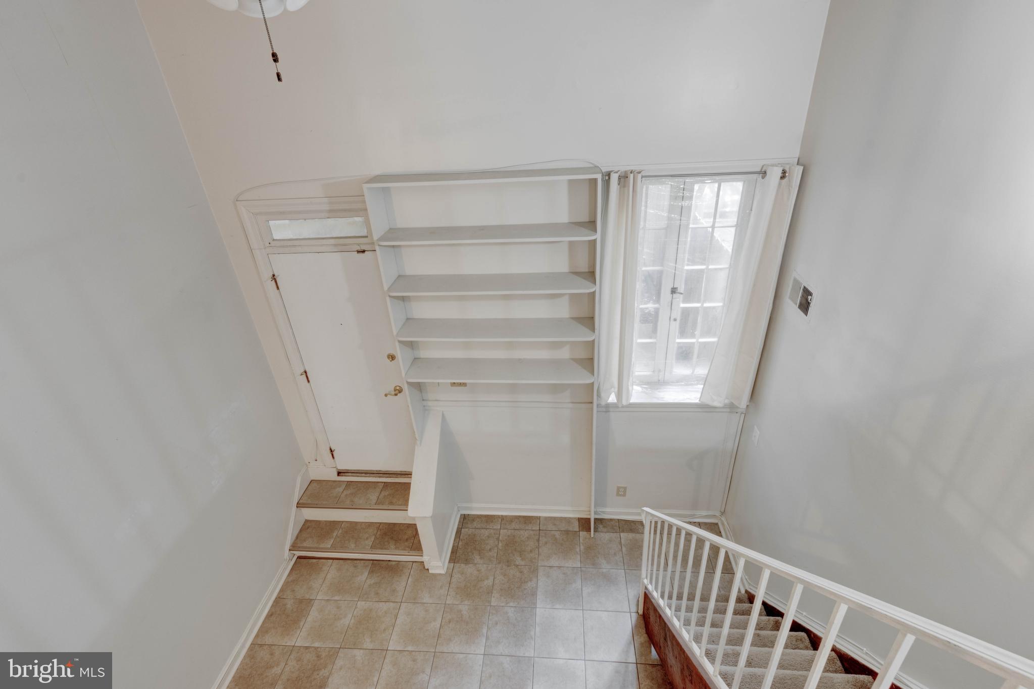 HOLLINS MARKET - Residential