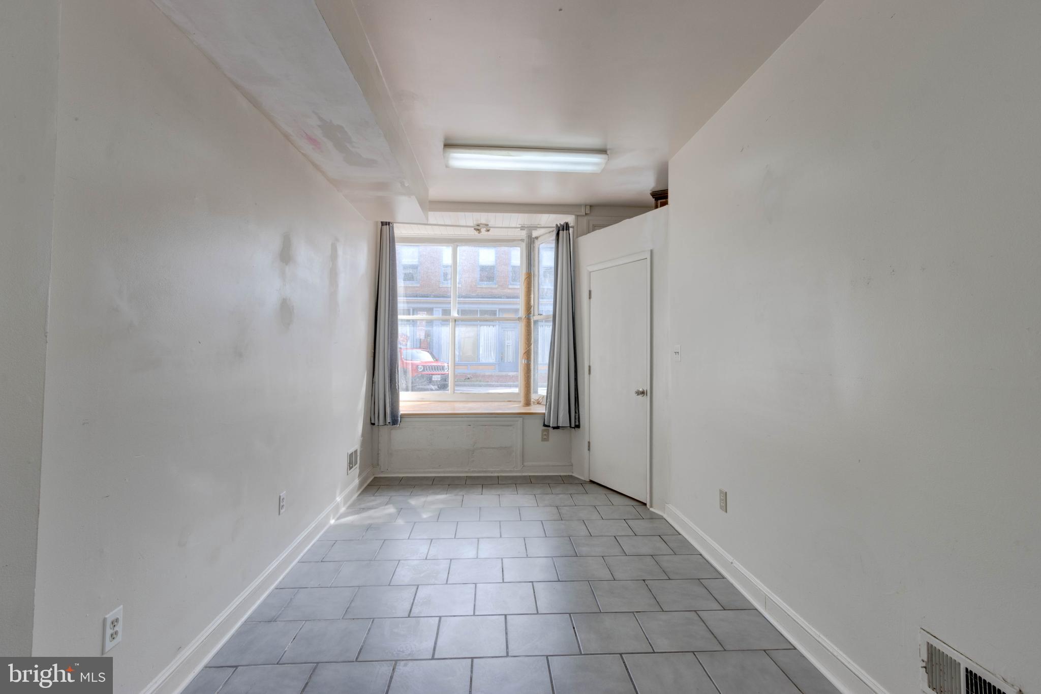 HOLLINS MARKET - Residential