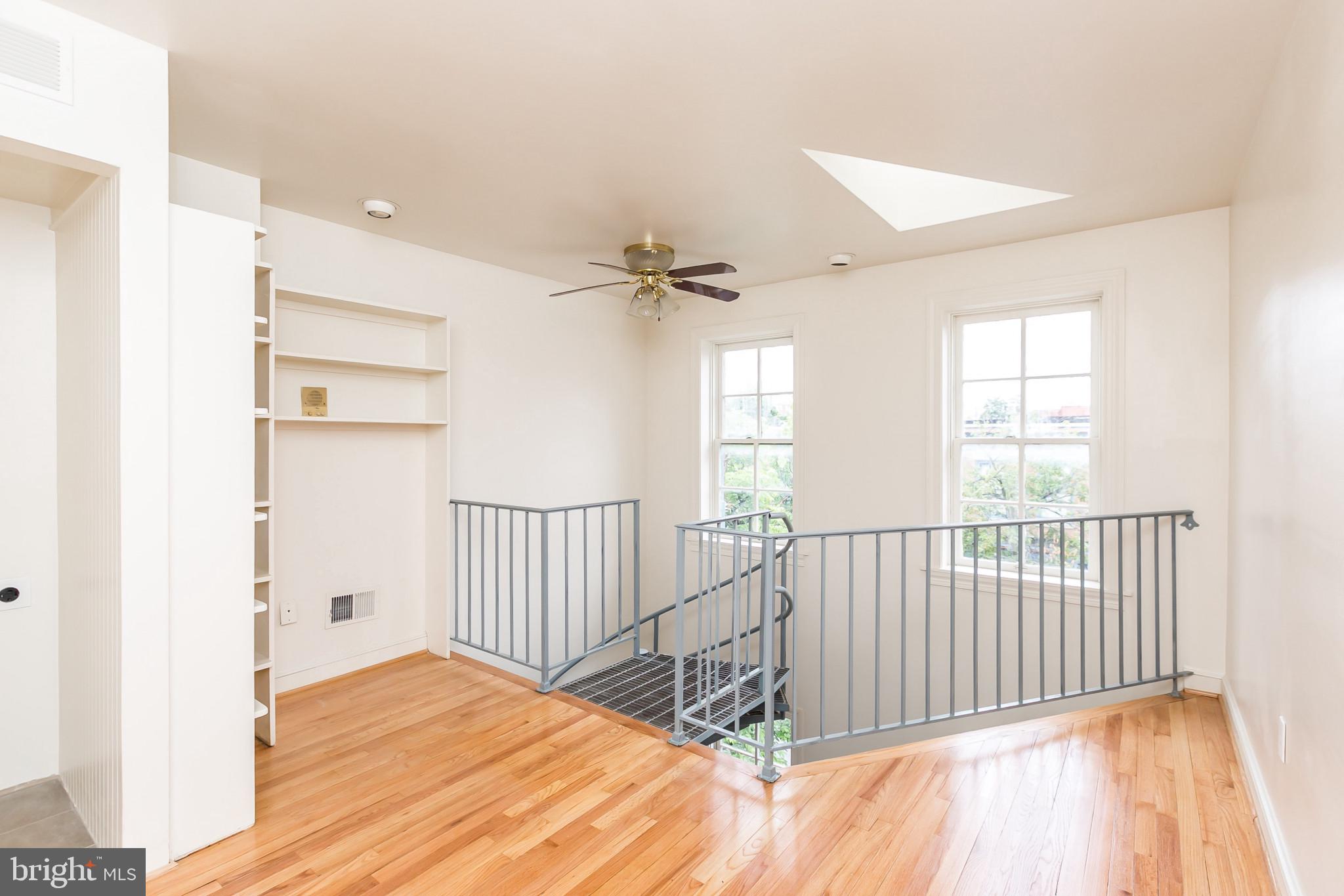 HOLLINS MARKET - Residential